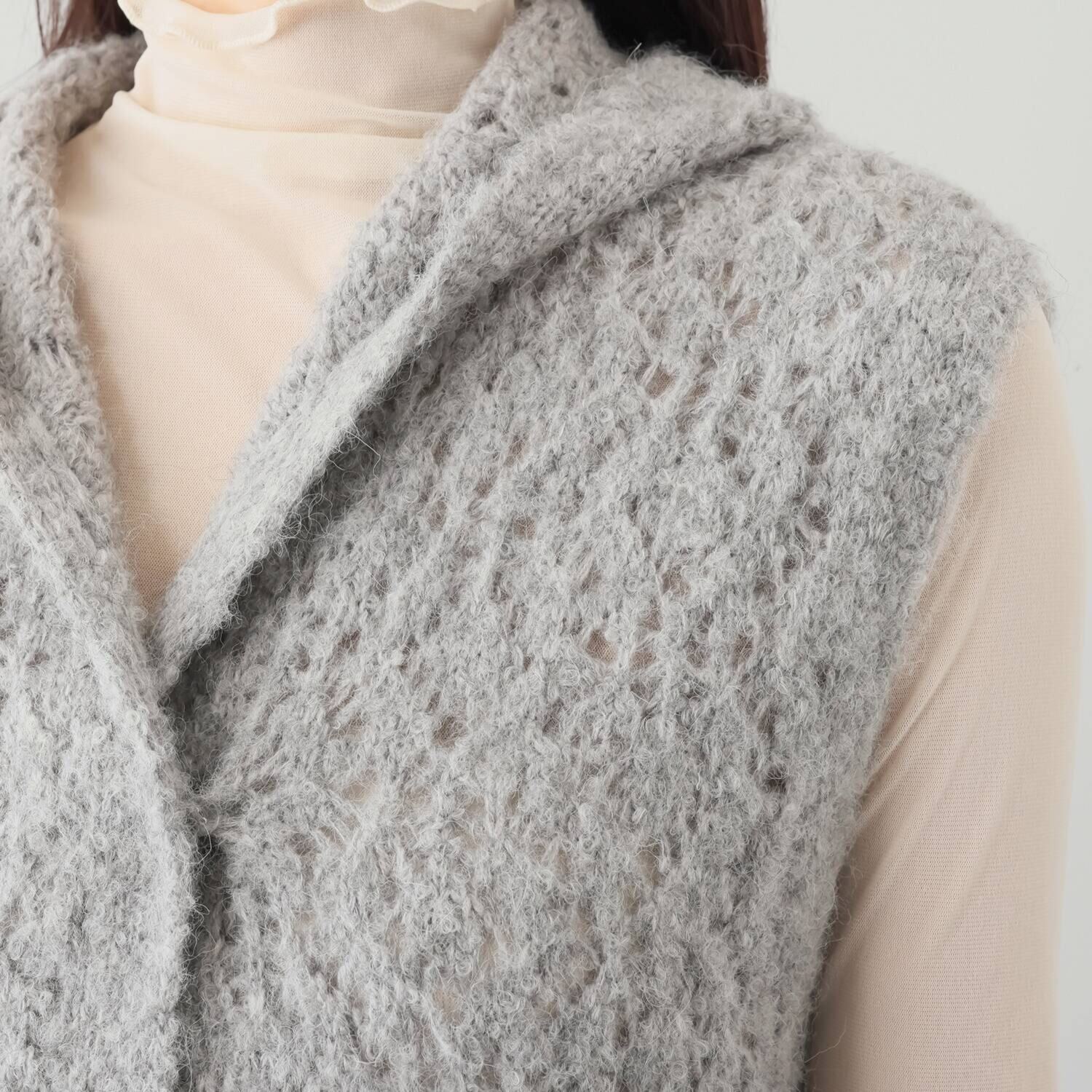 アズイズ　ビーマイセルフ バイ　ネイチャーズ アルパカ混ブークレ 透かし編 フーディーロングジレ