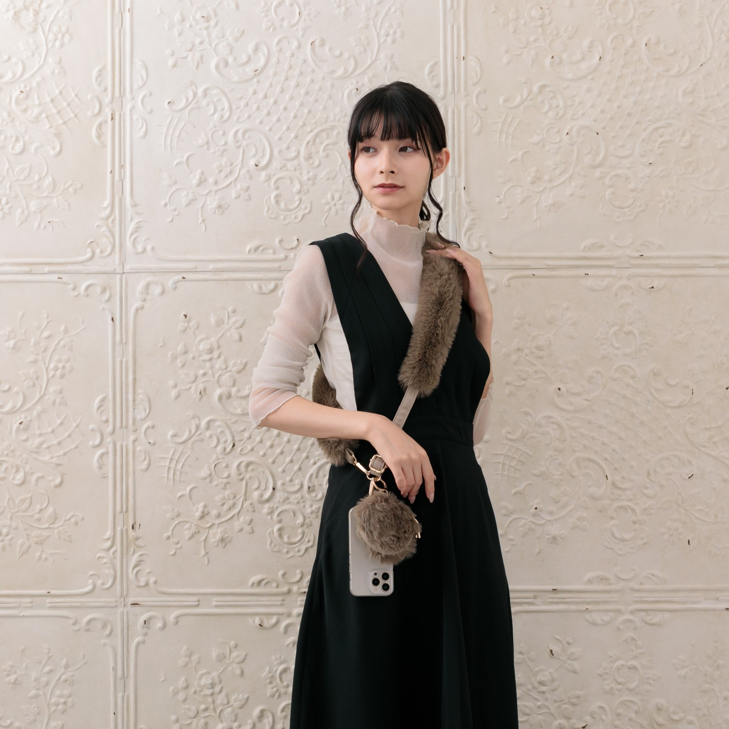 エイディア バッグやスマホが大変身！ 長さ調節ができる ポーチ付 エコファー ショルダーストラップ