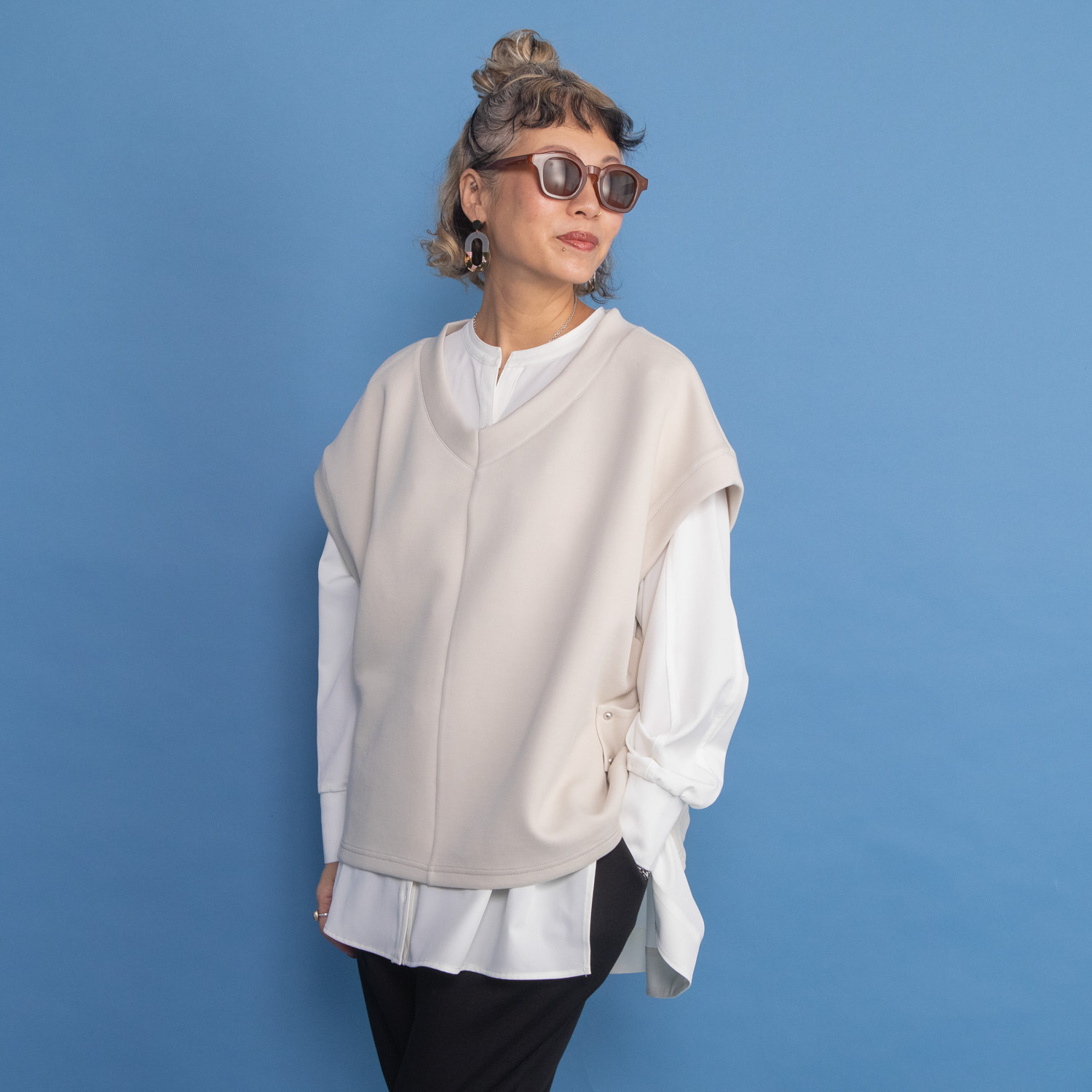 ヨーコモリモト スタッズアクセント ２ウェイデザイン プルオーバーベスト