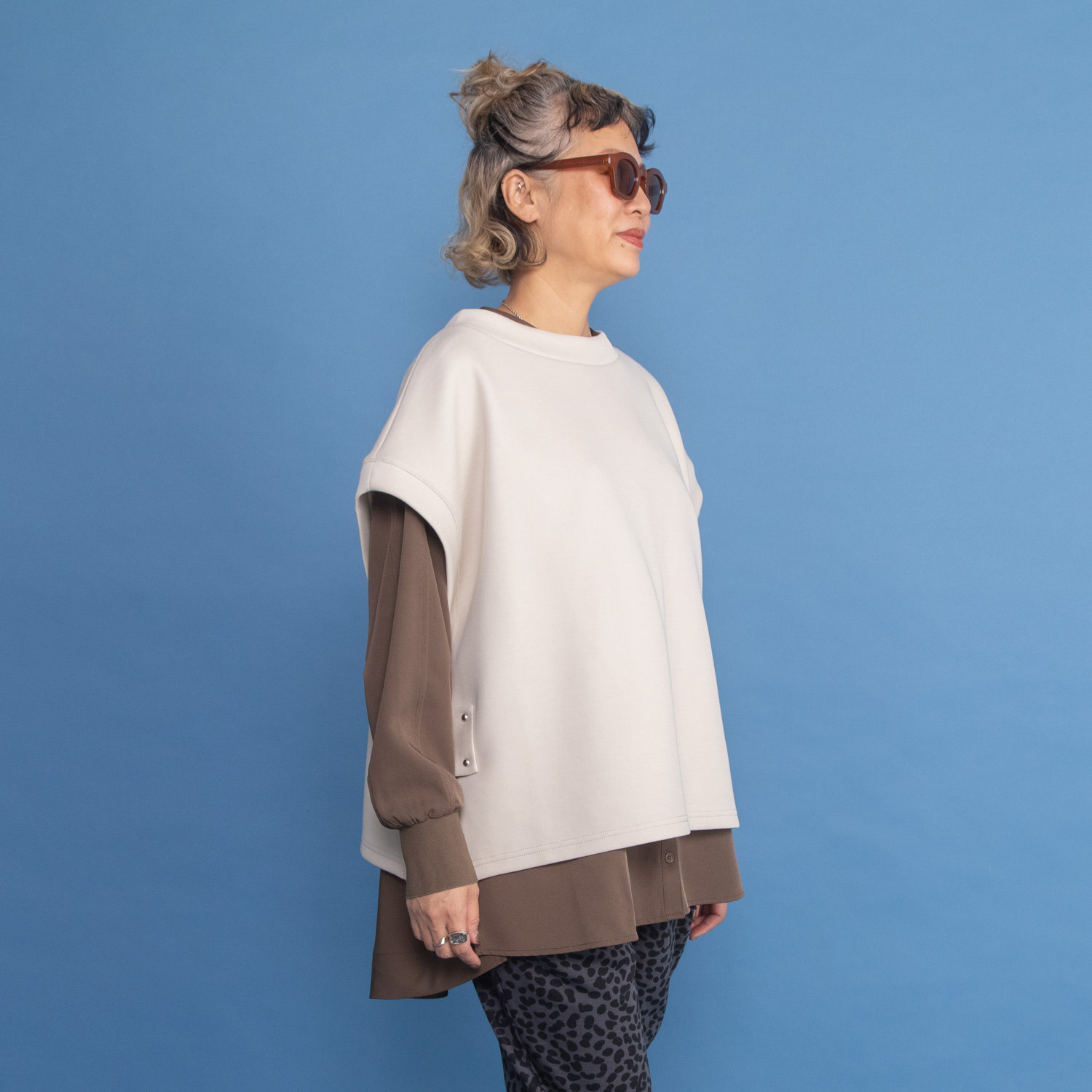 ヨーコモリモト スタッズアクセント ２ウェイデザイン プルオーバーベスト