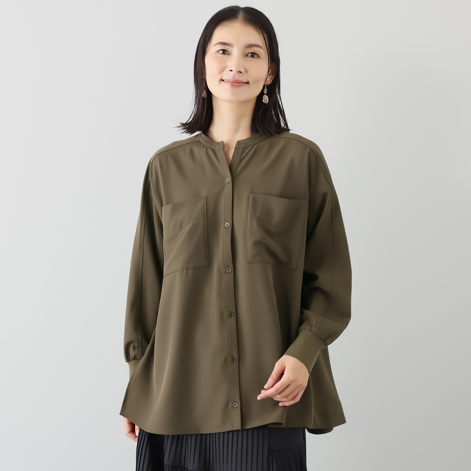 ヨーコモリモト スタイリッシュに フェミニンを装う デザインブラウス