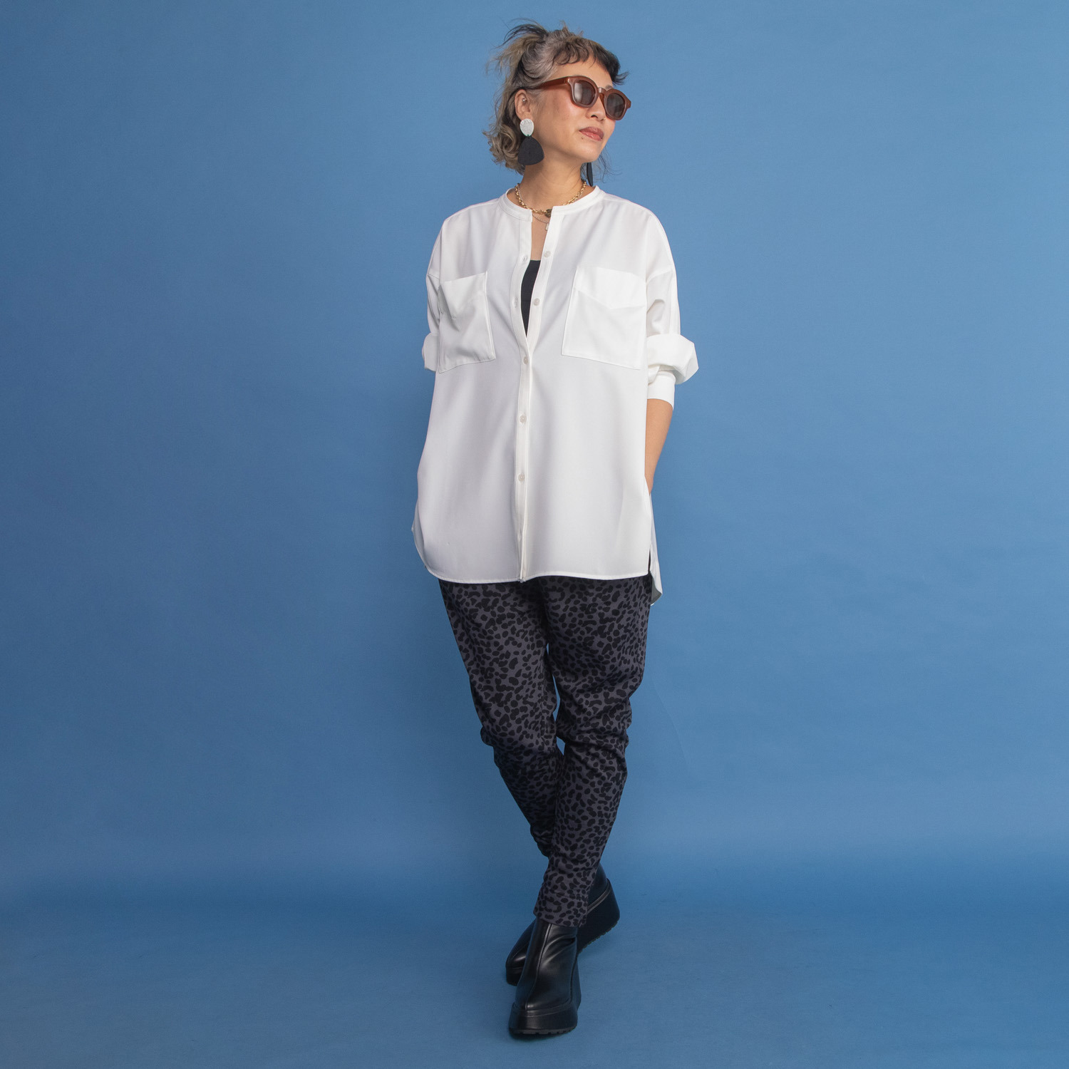 ヨーコモリモト スタイリッシュに フェミニンを装う デザインブラウス