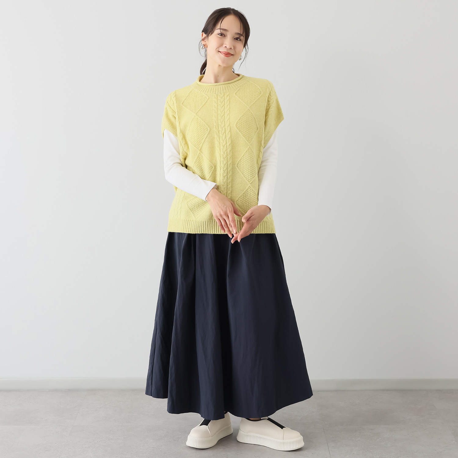 エヌエフ 自社牧場で育った ウール１００％ ケーブルニットベスト