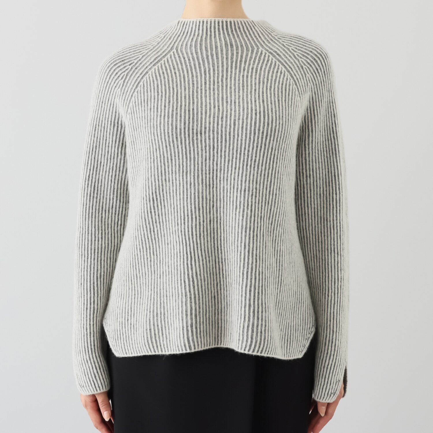 エヌエフ 自社牧場で育った ウール１００％ 畦編プルオーバー