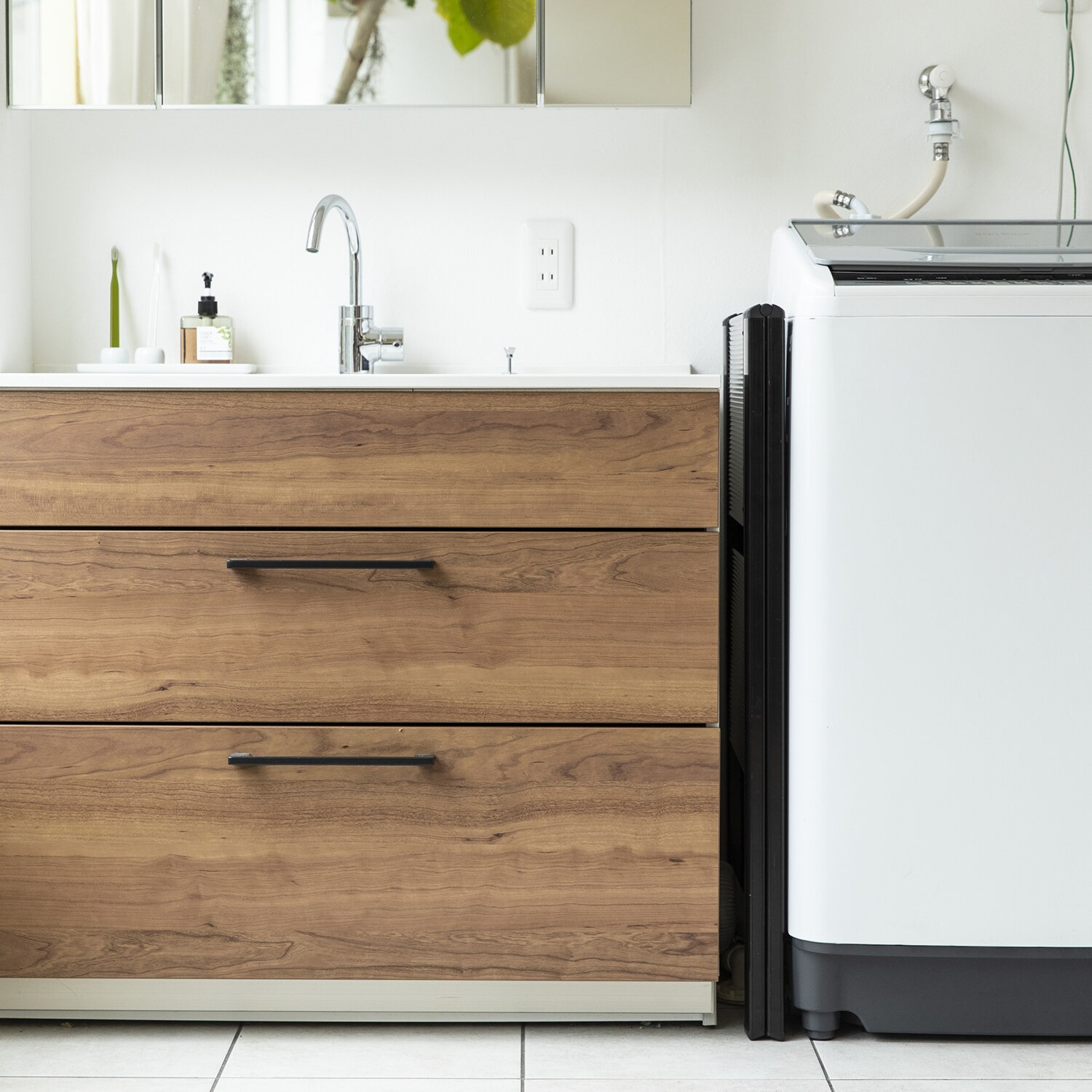 創業７０周年の 国内老舗メーカー発！ 幅広ステップなのに すっきり畳める スリムステップ２段