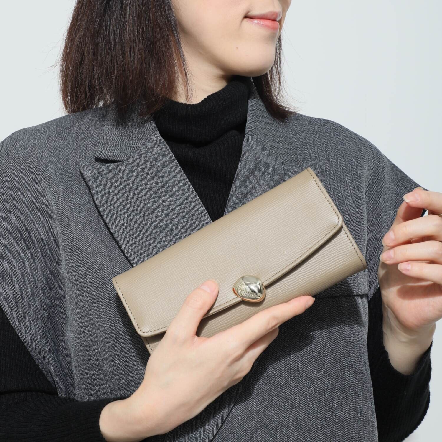 ミッシェル　クラン はっ水 牛革シュリンク型押し ストーンデザインホック式 長財布