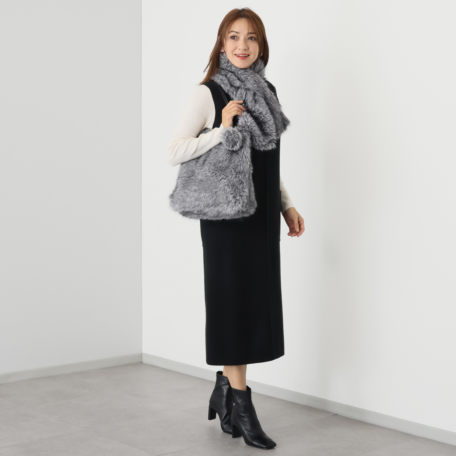 トーチ プレミアムフェイクファー 差し込みマフラー＆ ＰＯＭＰＯＭチャーム付 トートバッグ