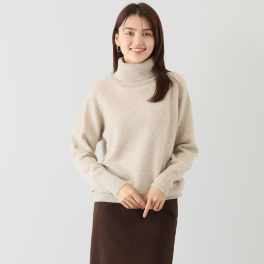 エヌエフ 自社牧場で育った ウールカシミヤ タートルネック プルオーバー