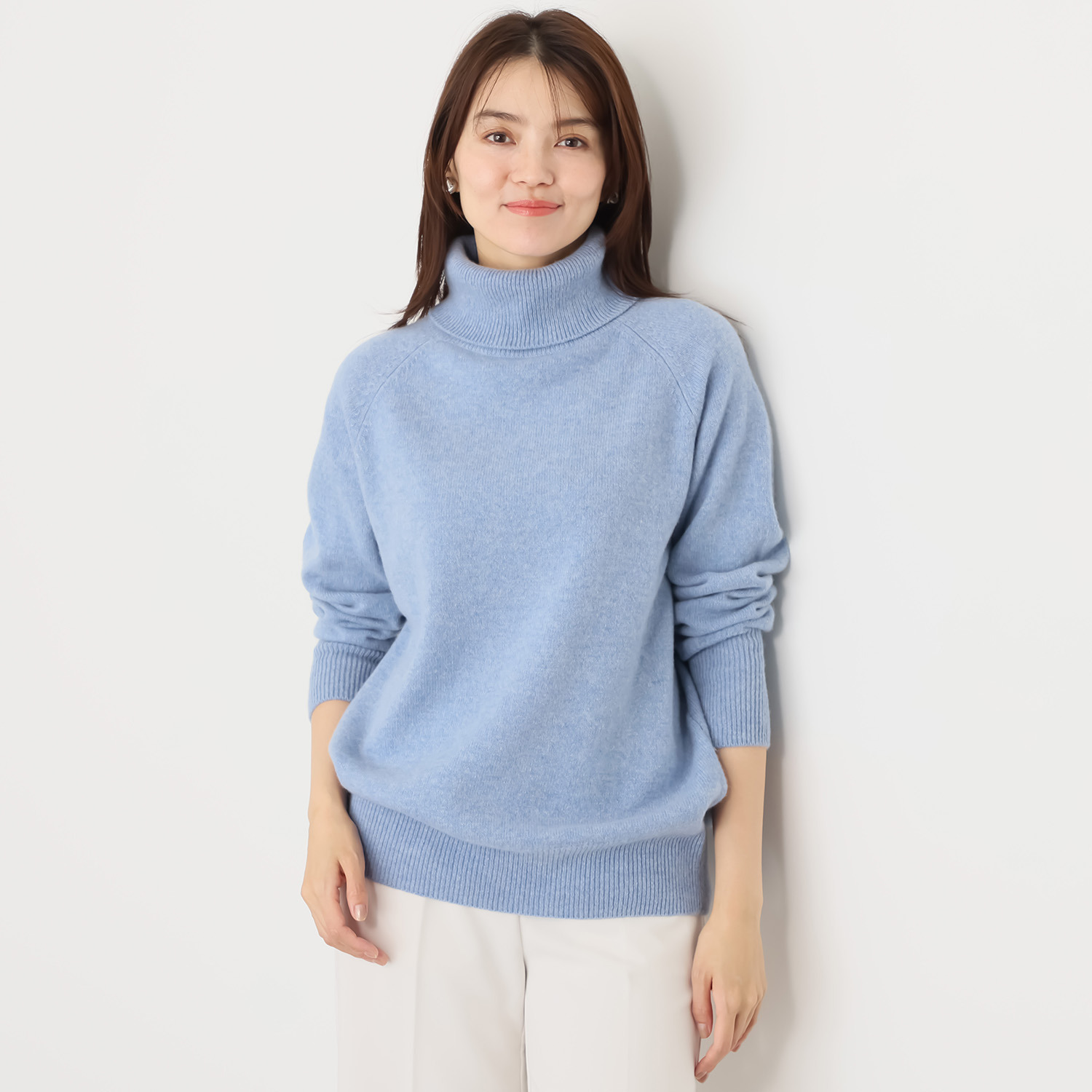 エヌエフ 自社牧場で育った ウールカシミヤ タートルネック プルオーバー