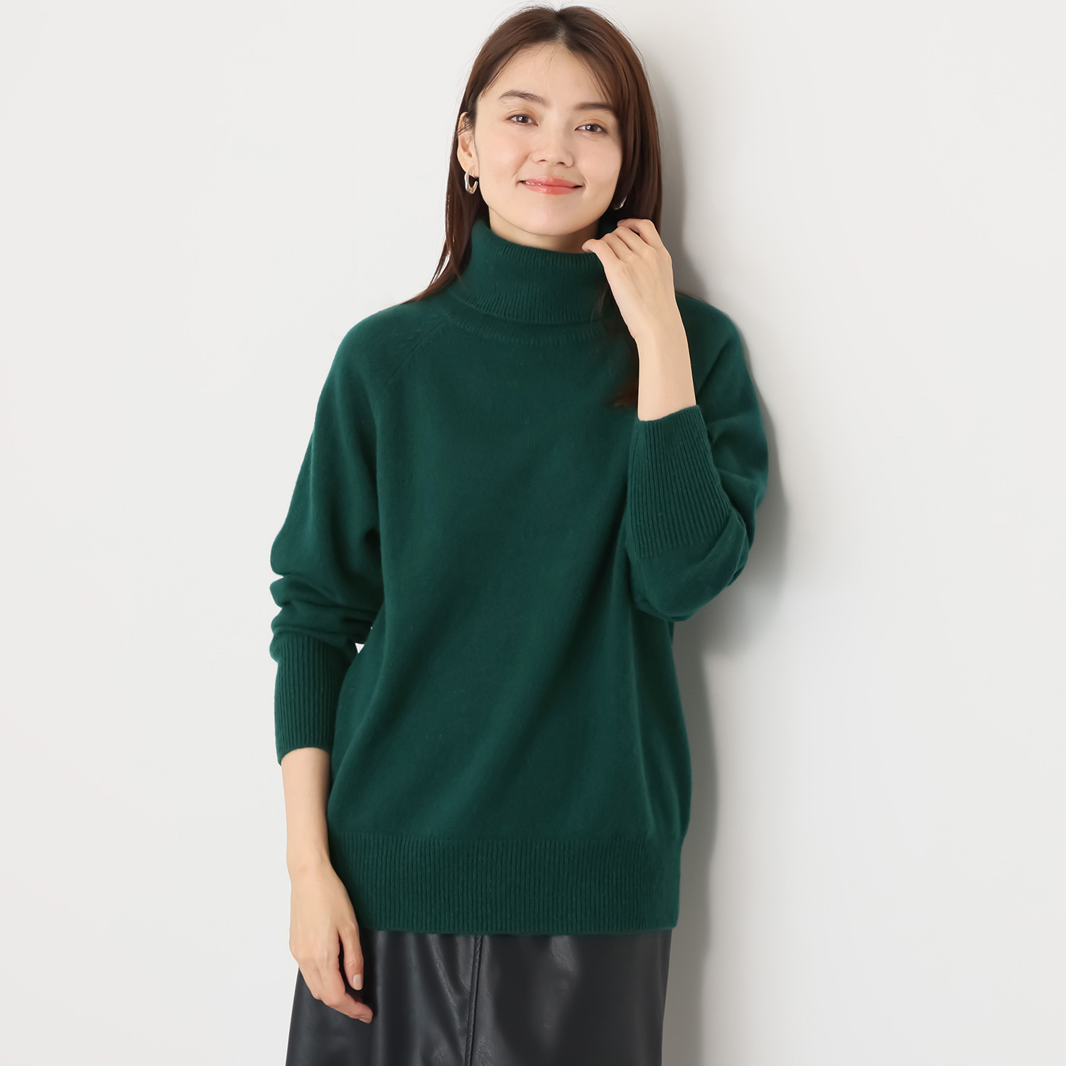 エヌエフ 自社牧場で育った ウールカシミヤ タートルネック プルオーバー