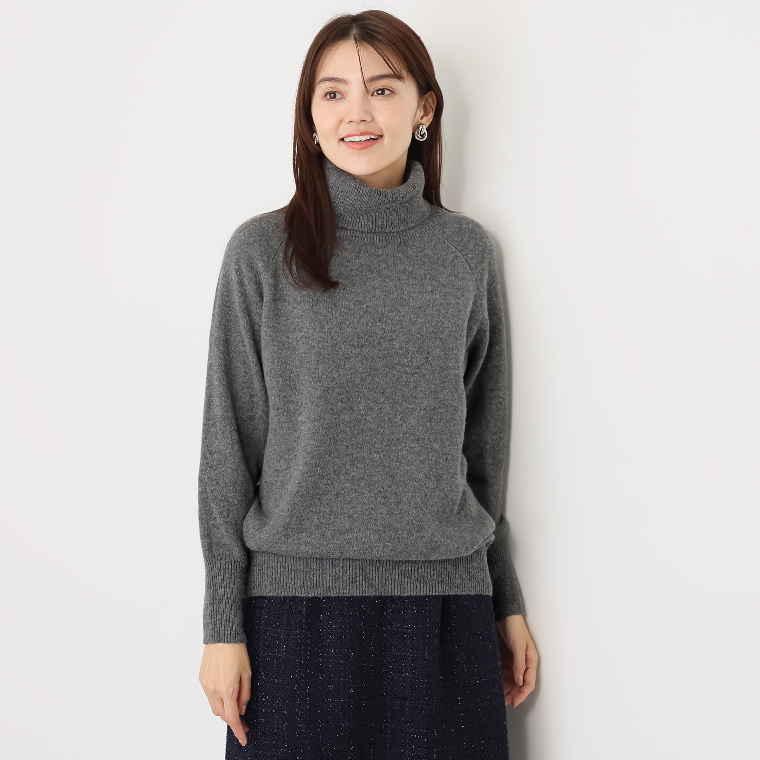 エヌエフ 自社牧場で育った ウールカシミヤ タートルネック プルオーバー