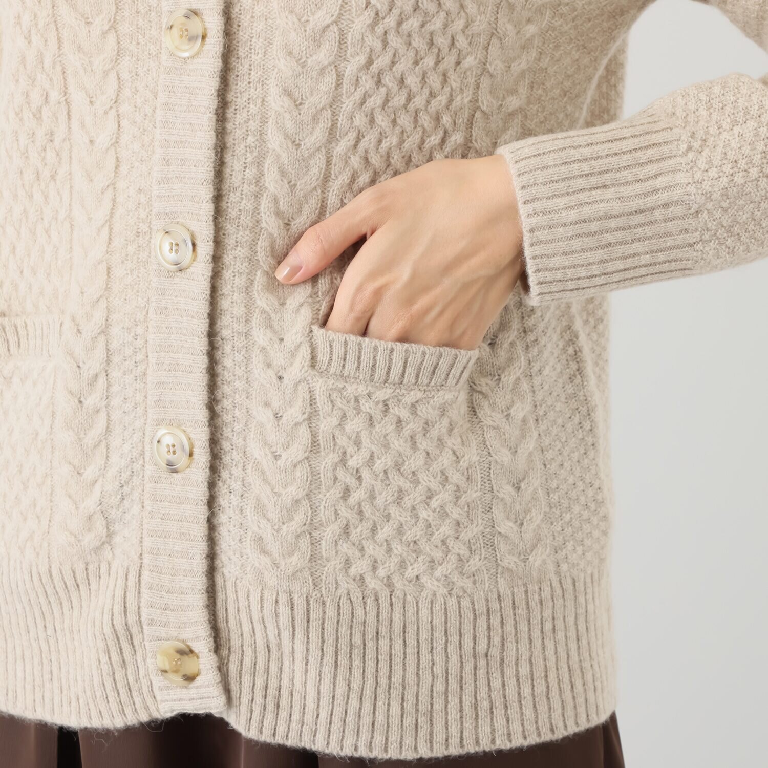 エヌエフ 自社牧場で育った ウールカシミヤ ケーブル編カーディガン