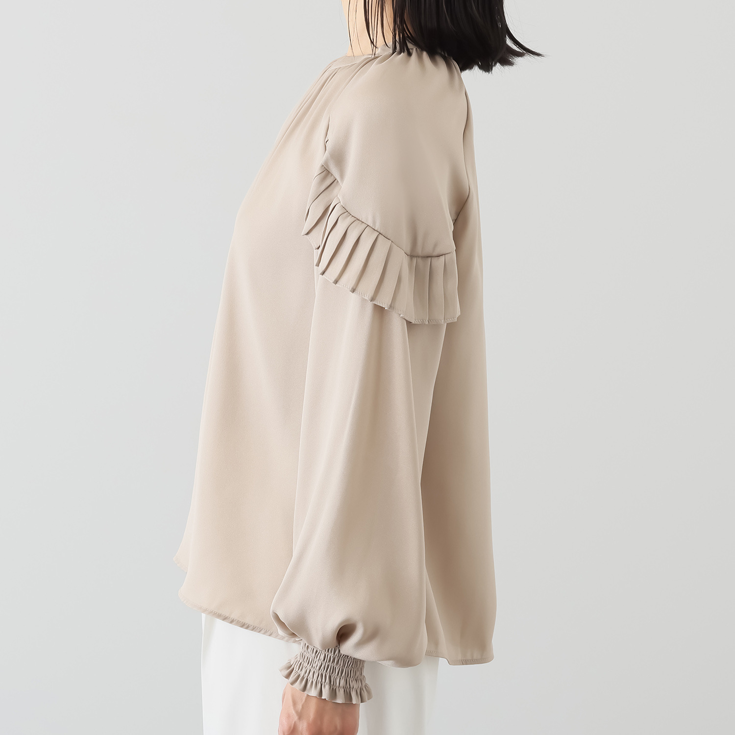 スタイル・ラヴィー プリーツ＆ ギャザーアクセント袖 バックサテンブラウス