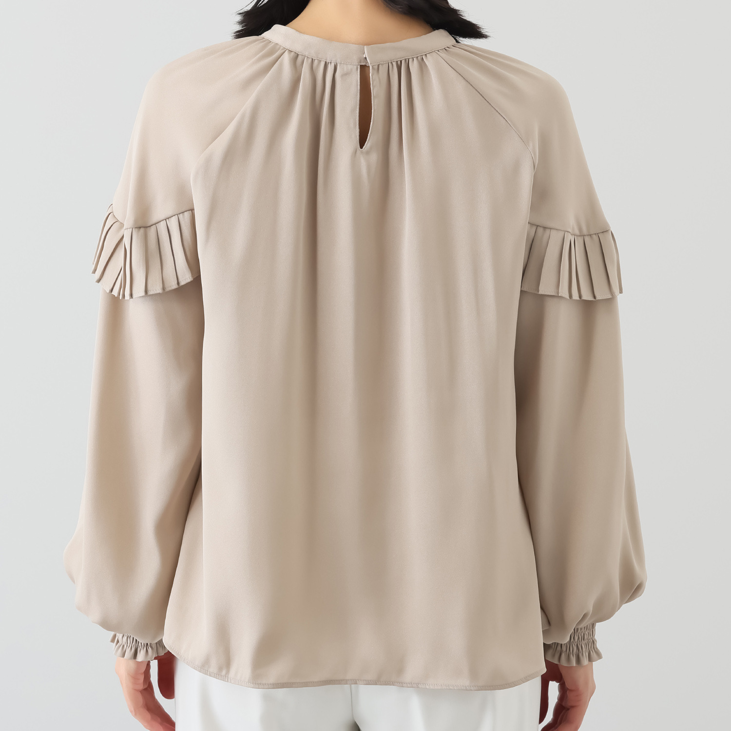 スタイル・ラヴィー プリーツ＆ ギャザーアクセント袖 バックサテンブラウス