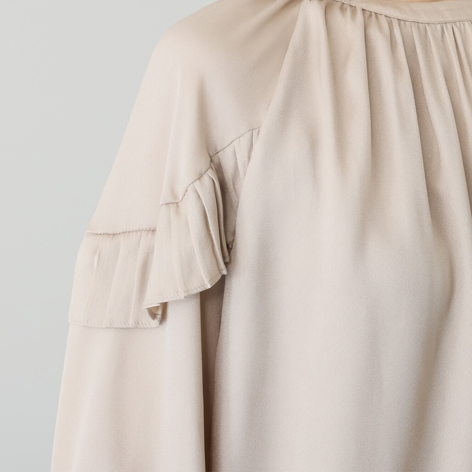 スタイル・ラヴィー プリーツ＆ ギャザーアクセント袖 バックサテンブラウス