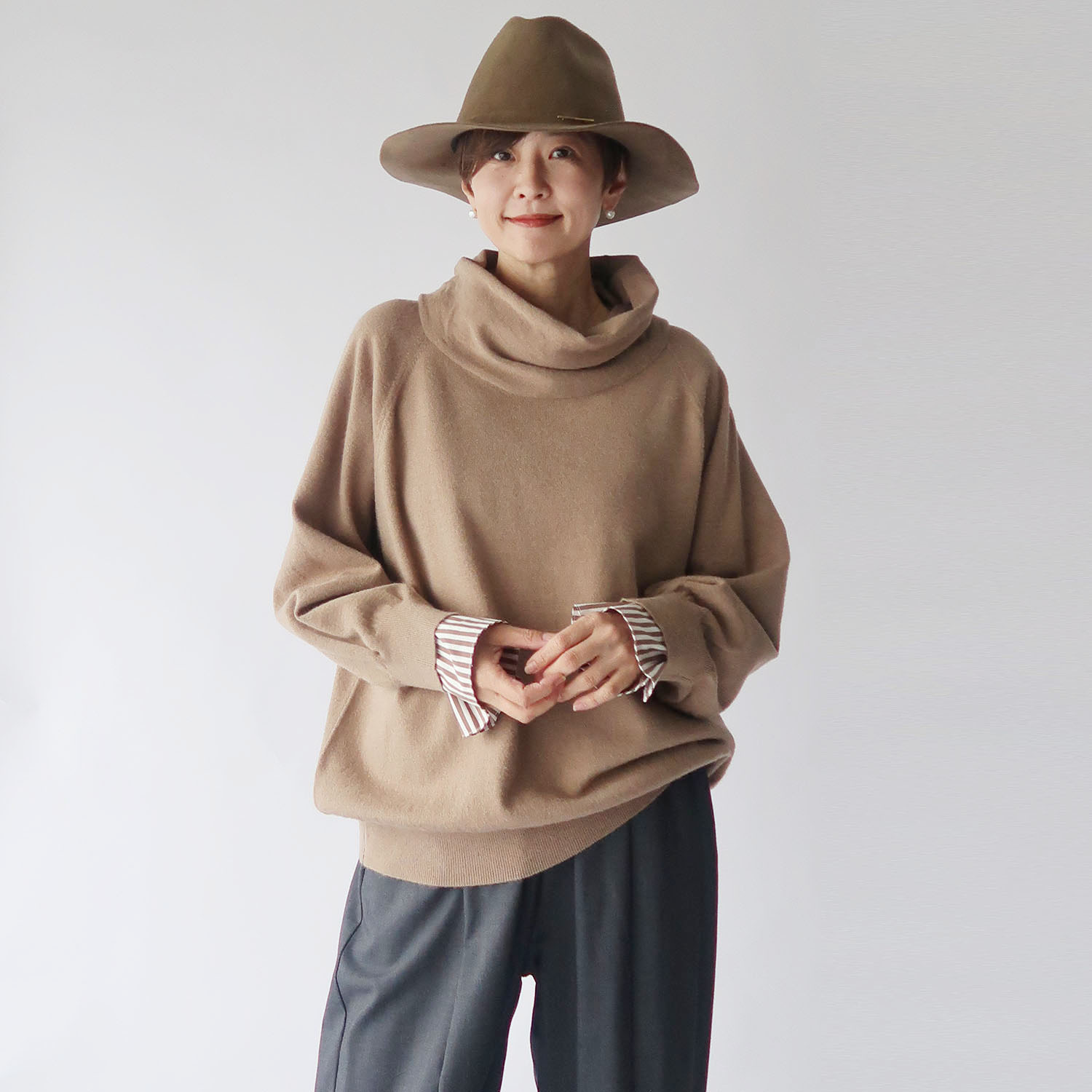 クワンティシ ストライプカフス付 オフタートル ニットプルオーバー