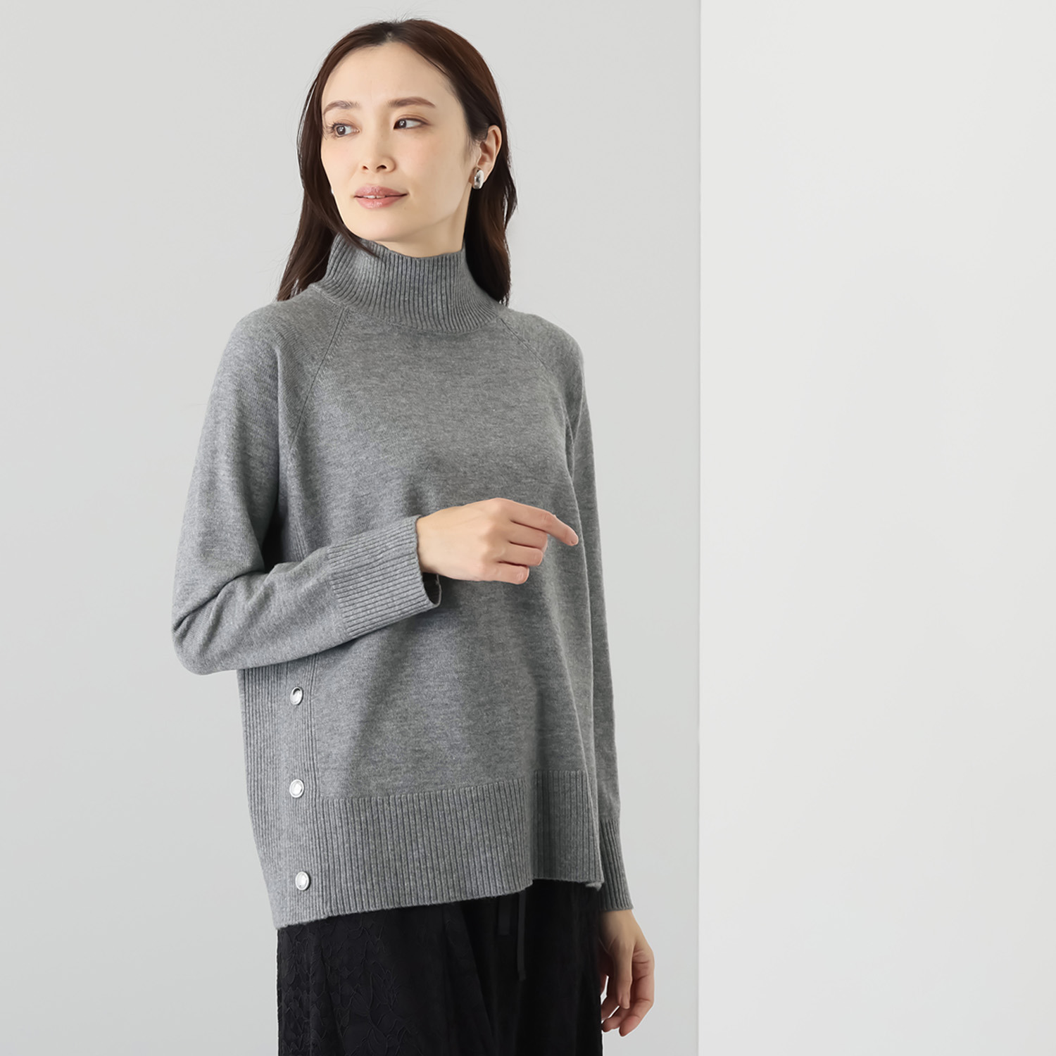 フーア ボタンアクセント ニットプルオーバー