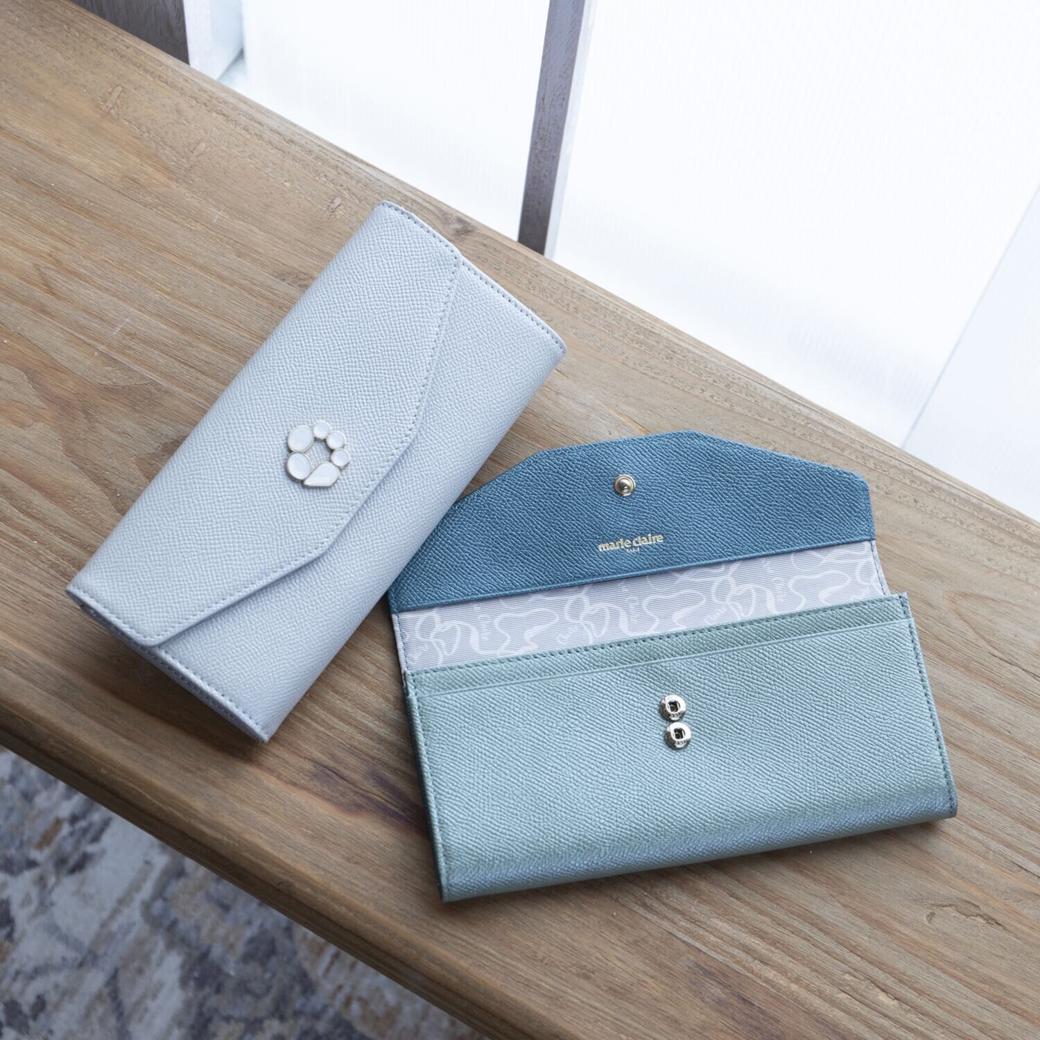 マリ・クレール ホースレザー ミスティリングブローチ付 スリムウォレット