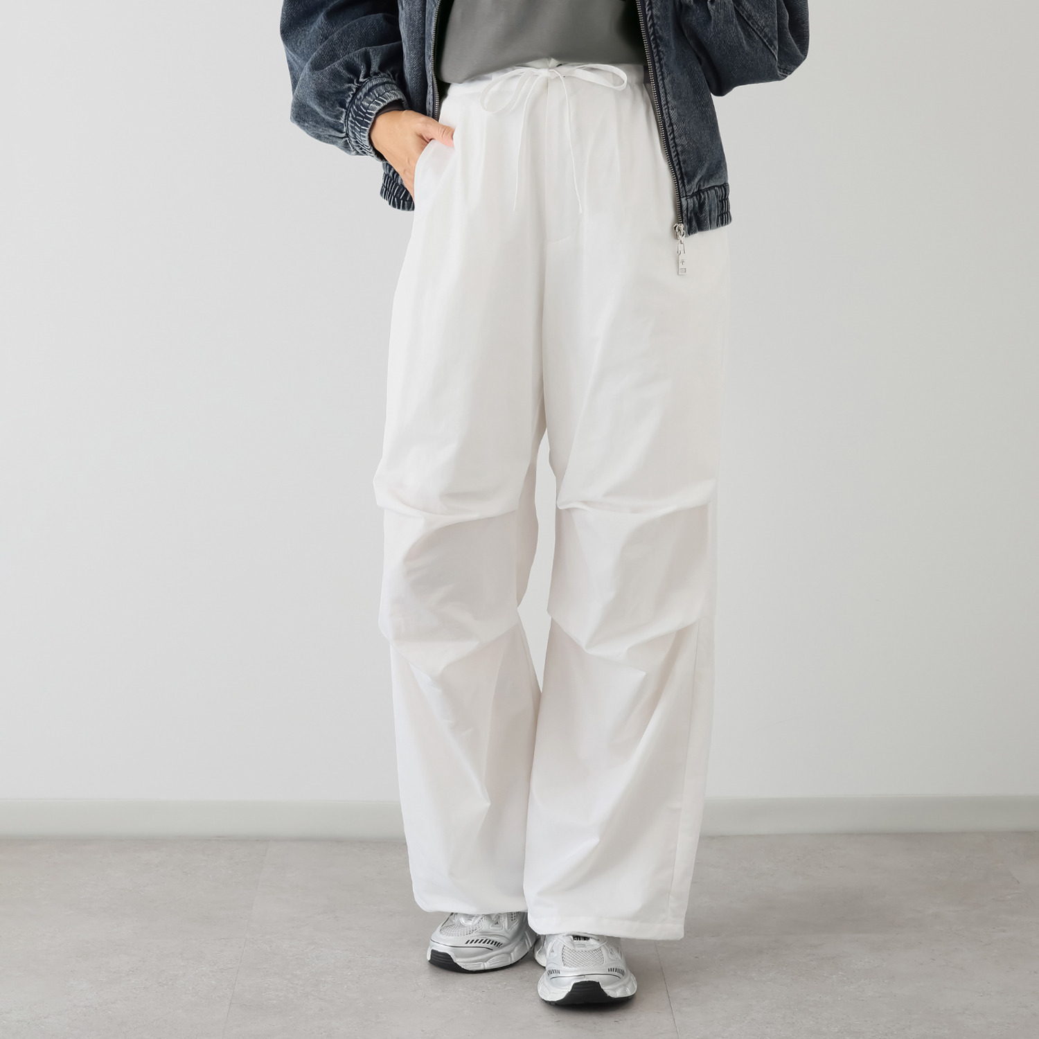 ヘブンアンドアース マットサテンクロス タックワイドパンツ