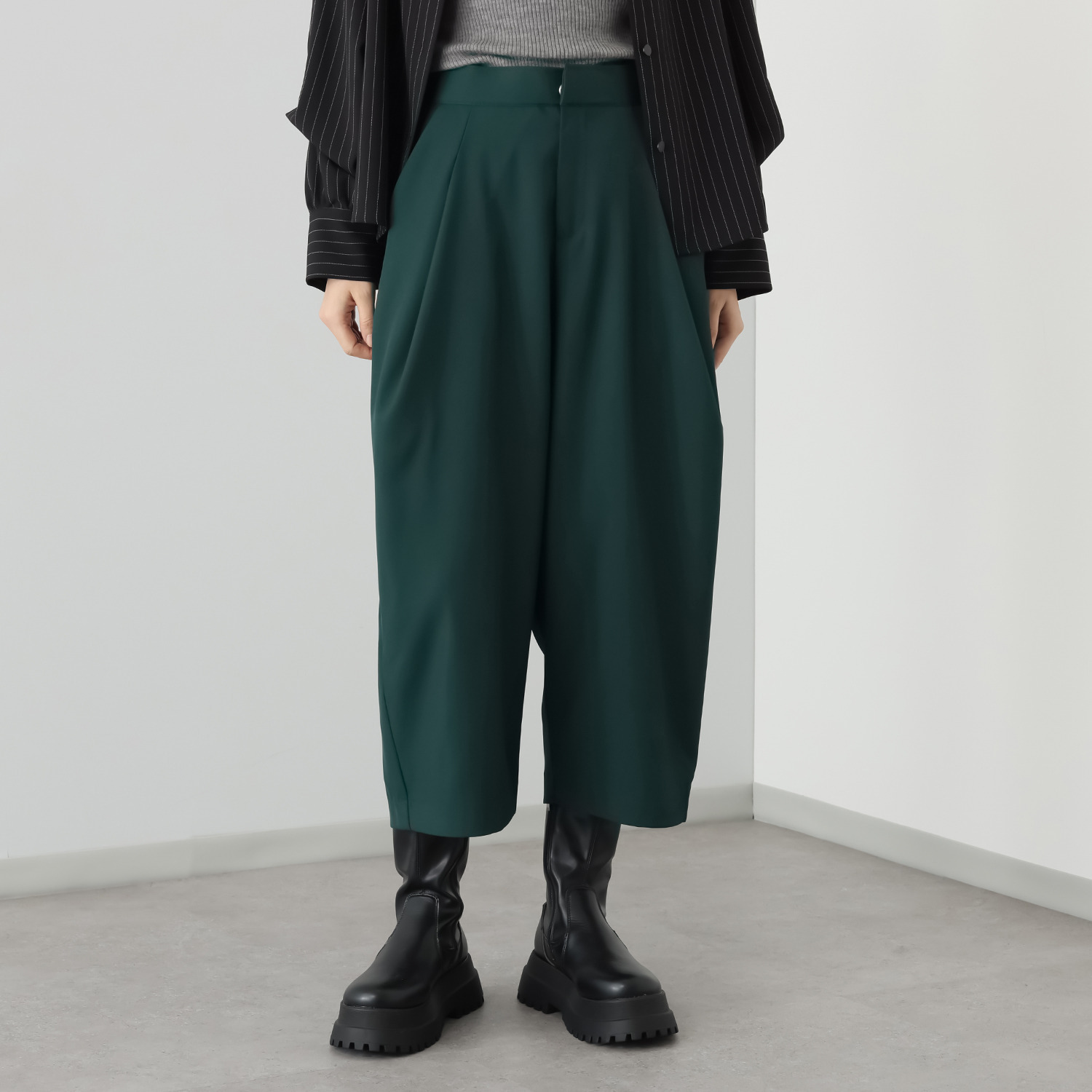 コモエリークローゼット ボリュームタック アンクルパンツ