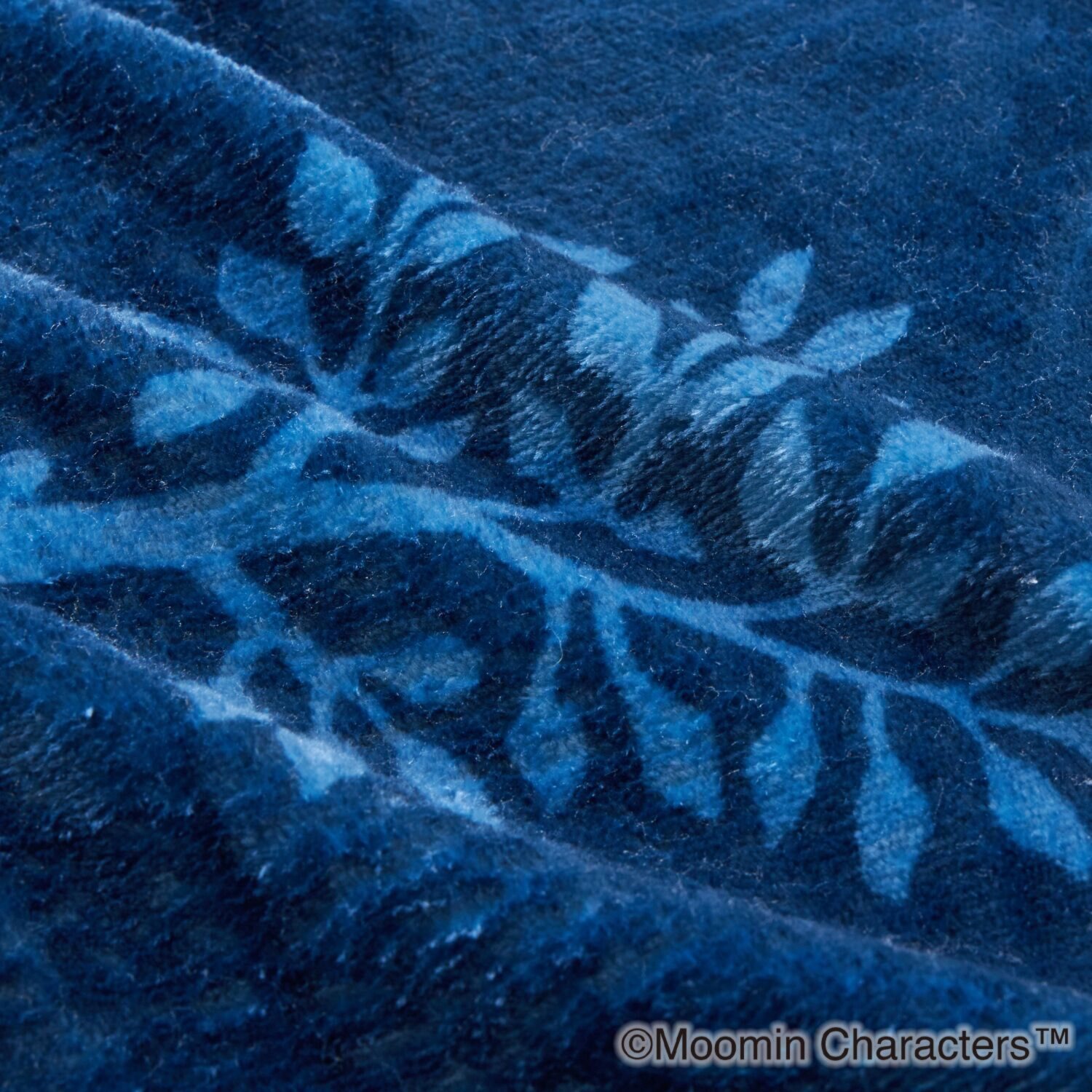 ムーミン 心躍る ＷｉｎｔｅｒＦｏｒｅｓｔ 〜神秘的な 　森で奏でる色彩〜 クッションにもなる もこもこマルチカバー