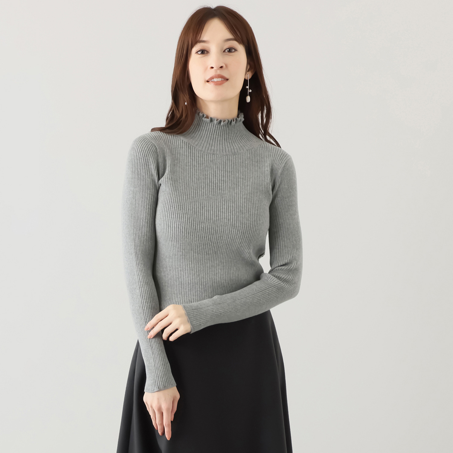 エーエフコンフィ ブランケットステッチ フリルタートル ニットプルオーバー