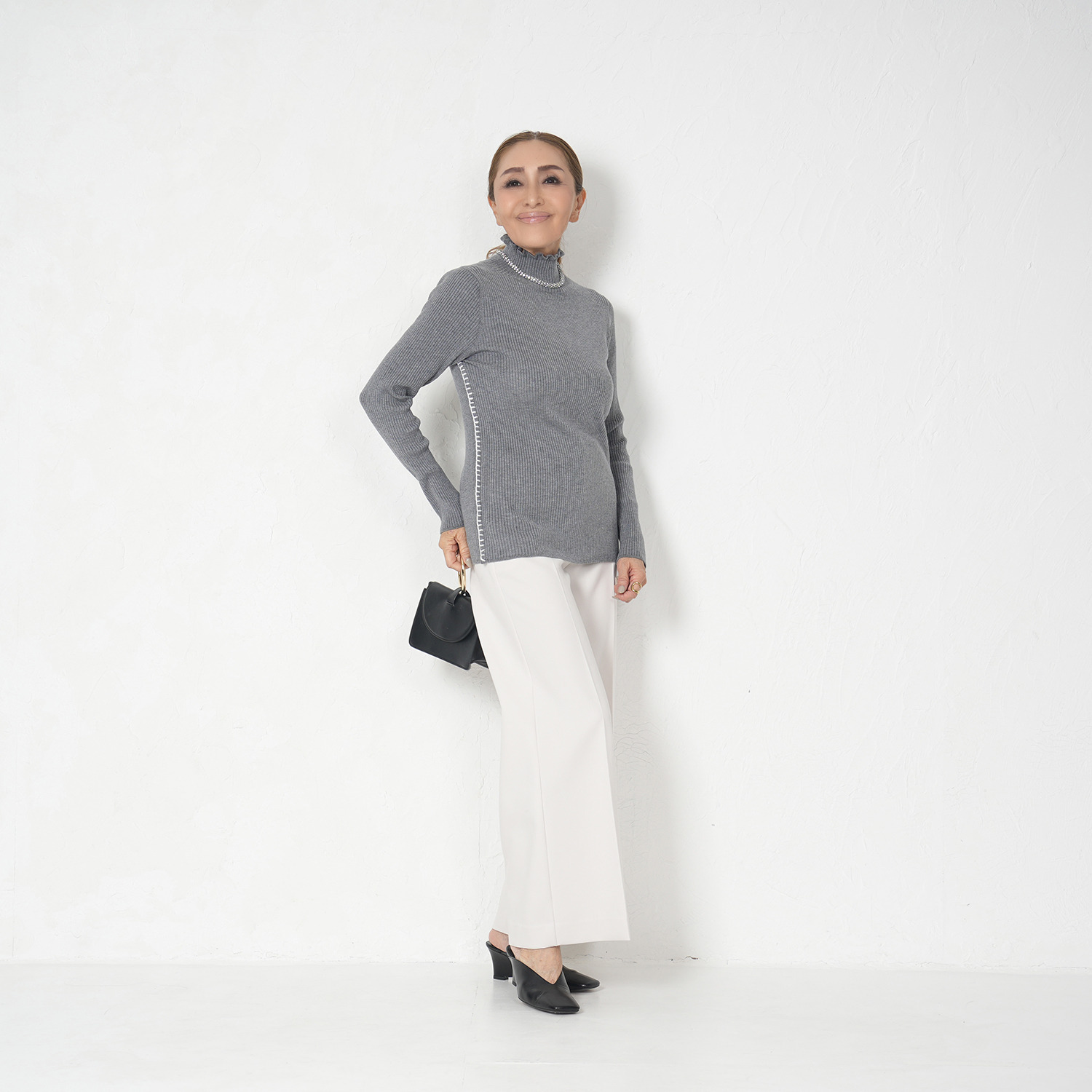 エーエフコンフィ ブランケットステッチ フリルタートル ニットプルオーバー