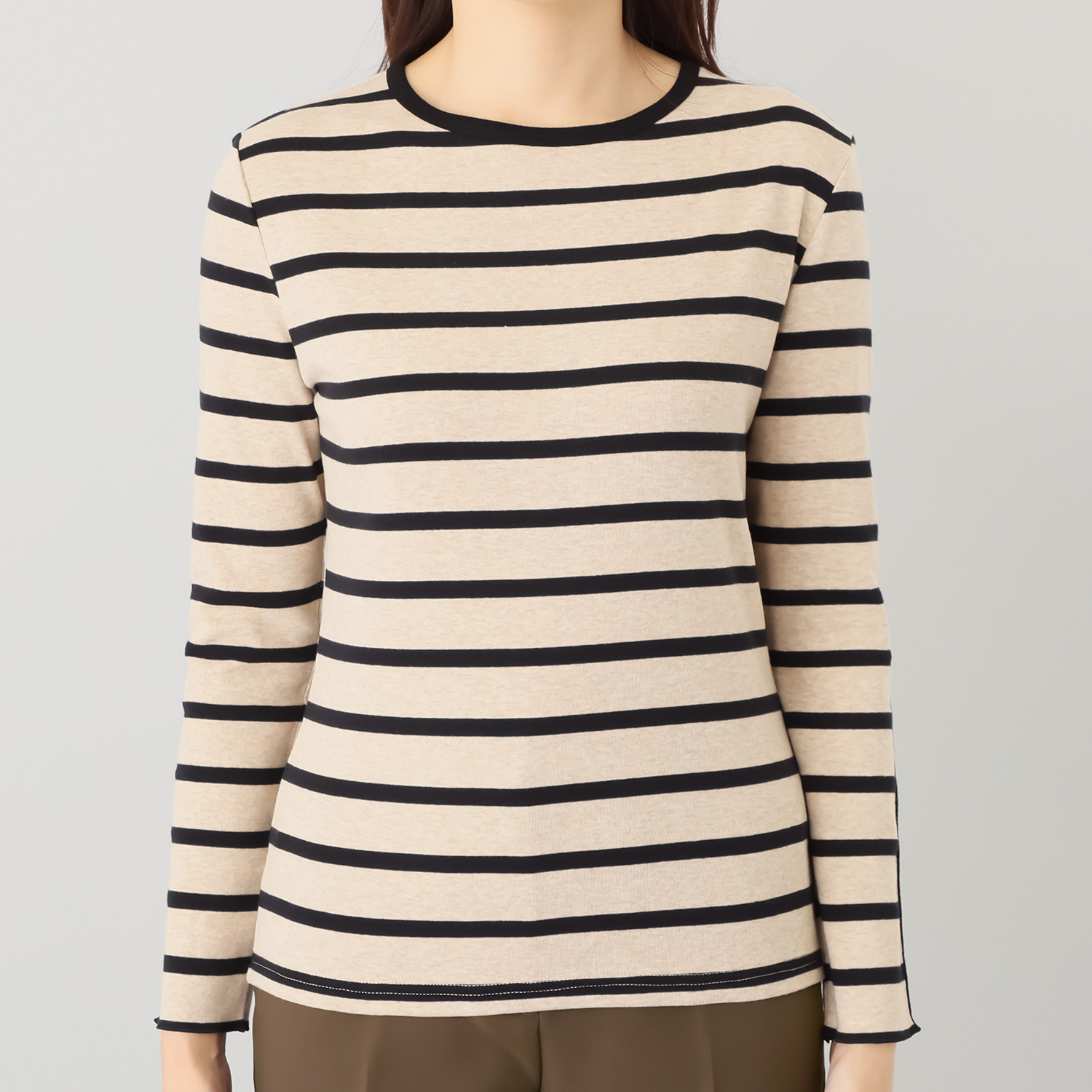 エーエフコンフィ ラウンドネック ボタンデザイン プルオーバー