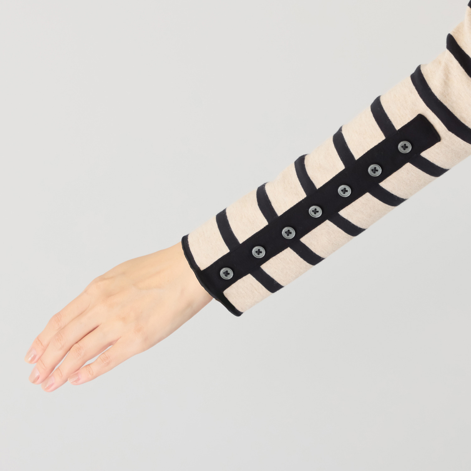 エーエフコンフィ ラウンドネック ボタンデザイン プルオーバー