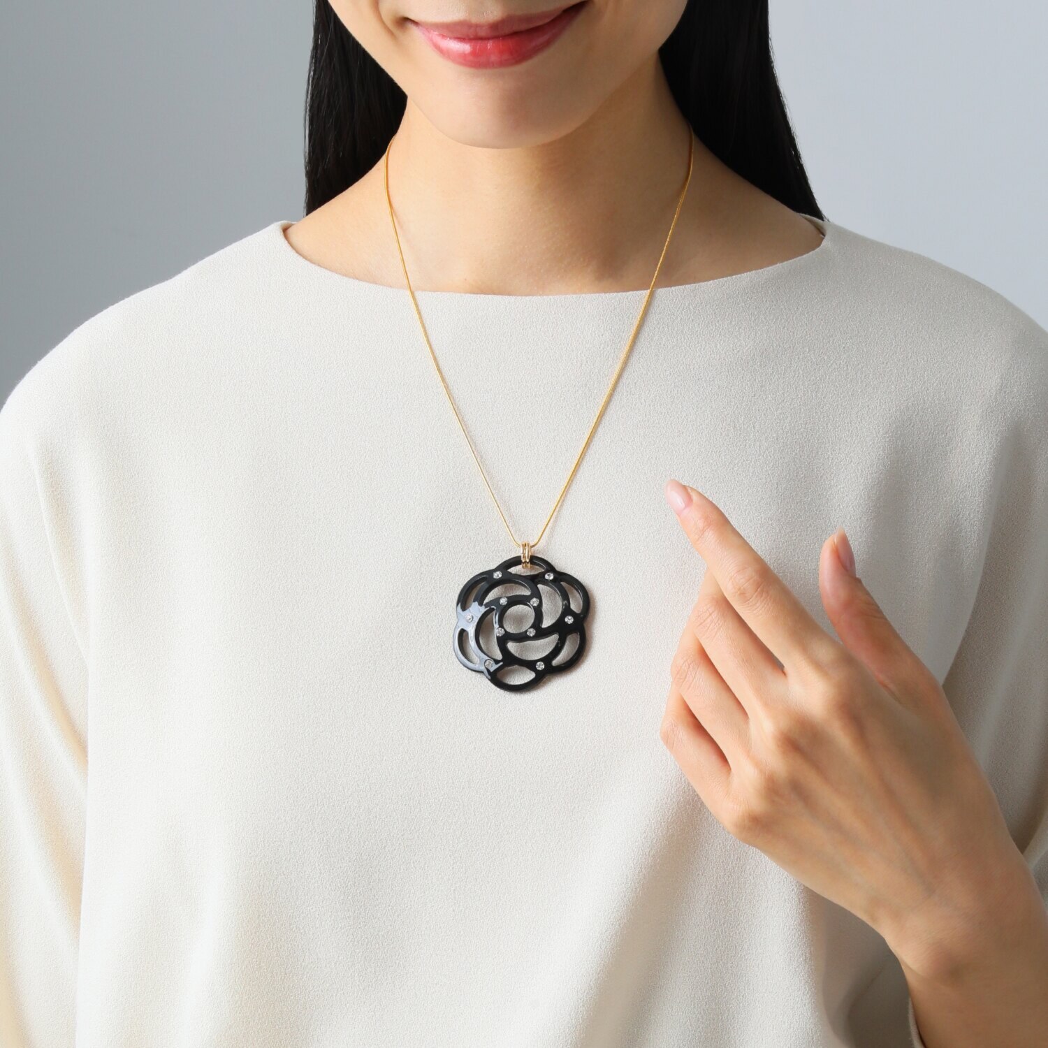 エスアンドアール 透かし柄 エレガント フラワーモティーフ ロングペンダント兼 グラスホルダー