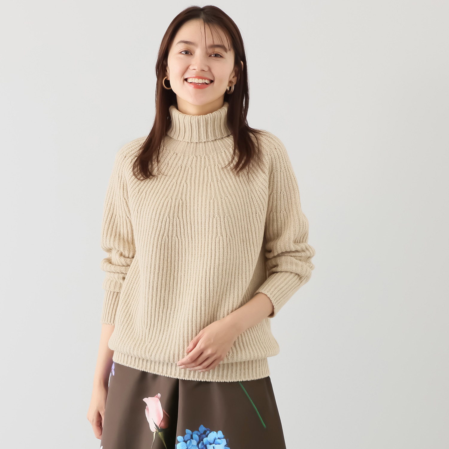 タマミ　ワタナベ ハイネック クリームシューニット プルオーバー