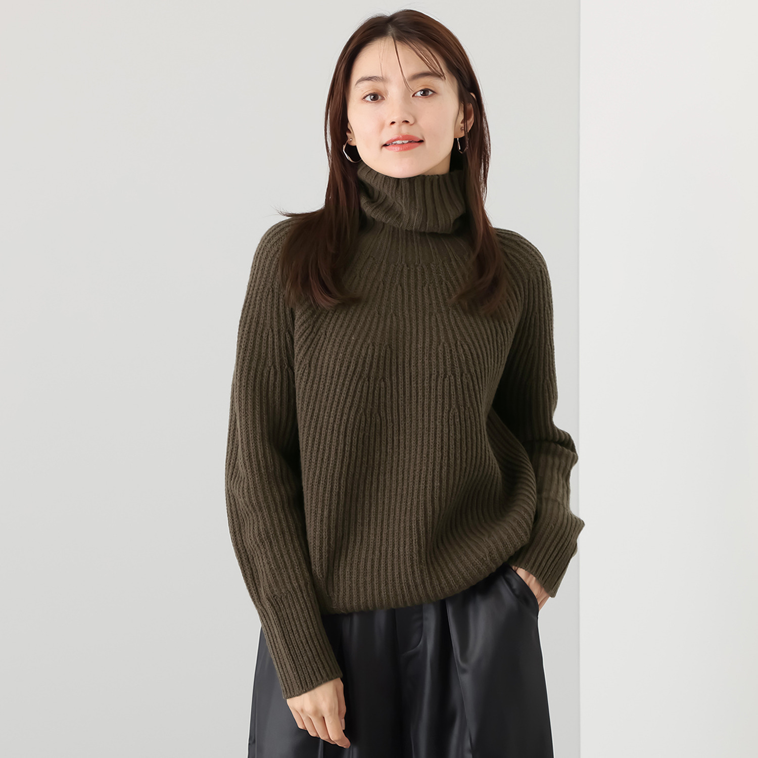 タマミ　ワタナベ ハイネック クリームシューニット プルオーバー