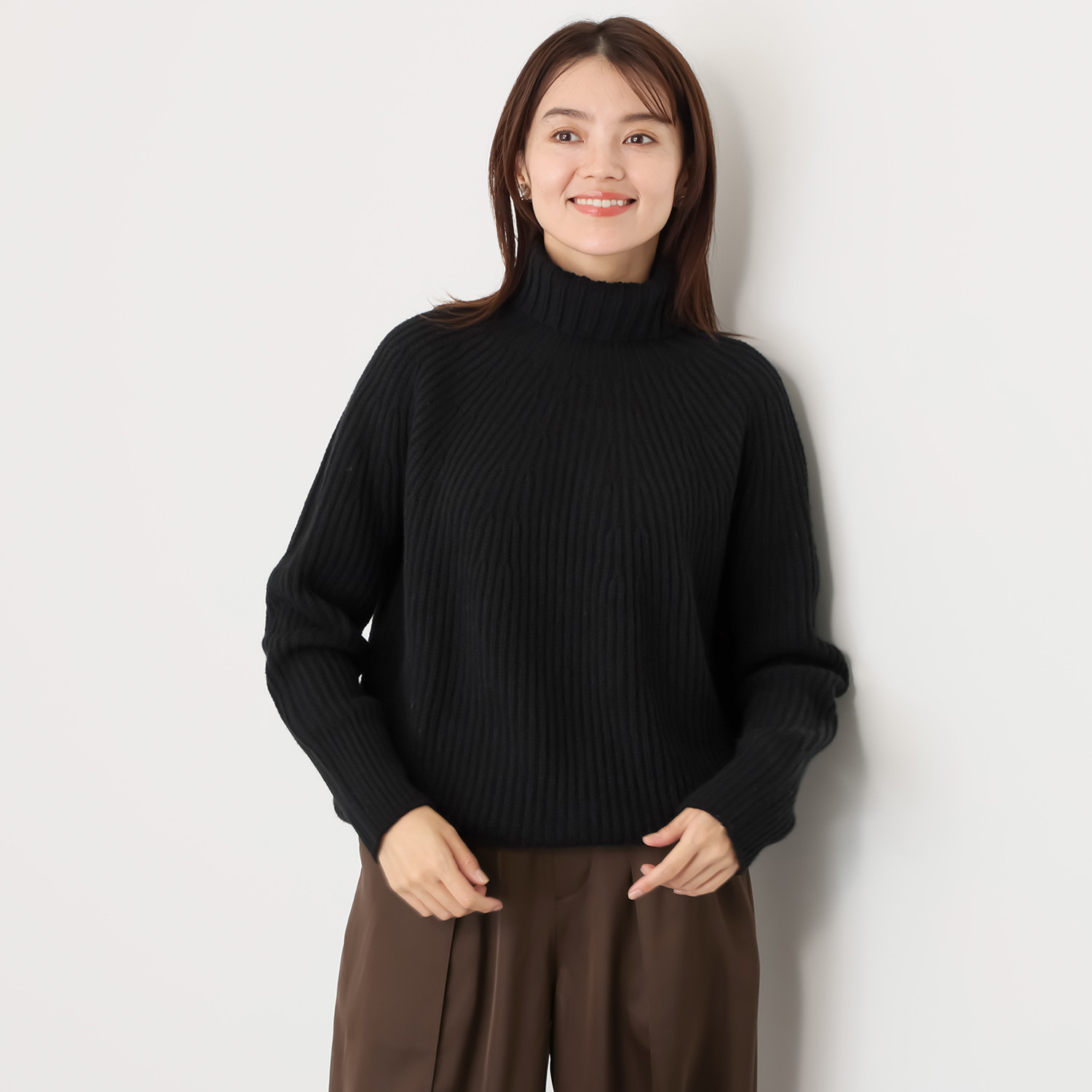 タマミ　ワタナベ ハイネック クリームシューニット プルオーバー