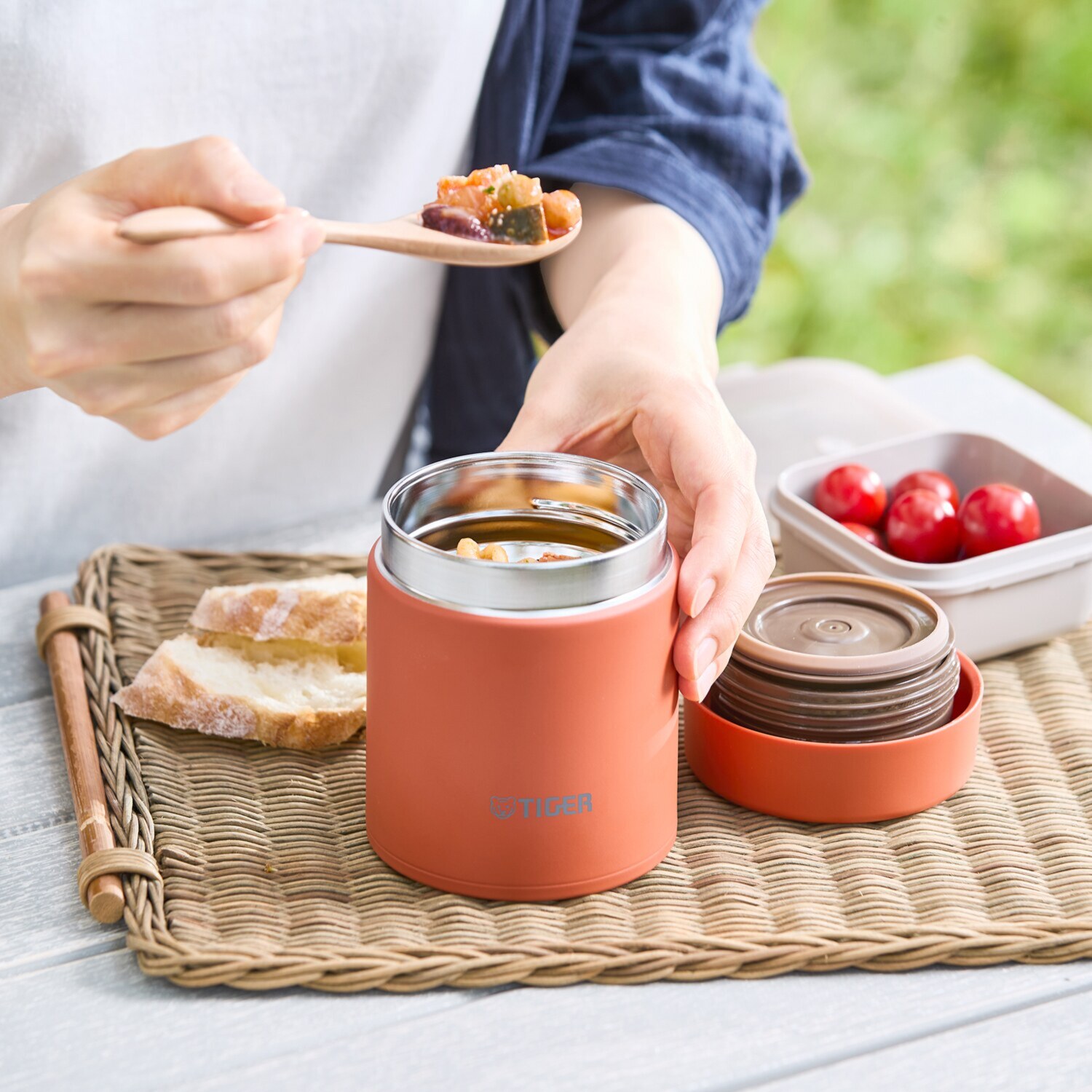 タイガー 食べごろ温度を 持ち運べる！ パッキン一体型せん “らくらくキャップ”搭載 保温・保冷 真空断熱フードジャー ＜５００ｍｌ＞