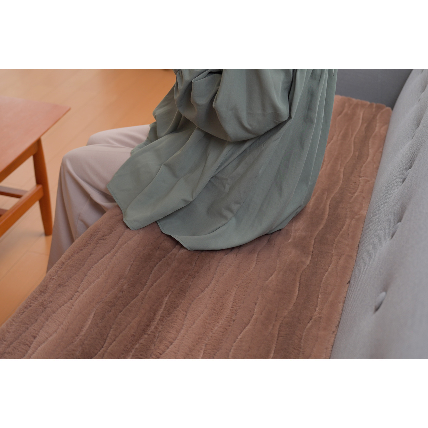 ソファーの座面に敷いて 快適な座り心地復活！ セーブルファータッチ 復活ソファーシート ＜３人掛用＞