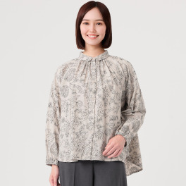 テミテ ナチュラルな着映え 綿麻 総柄刺しゅうブラウス
