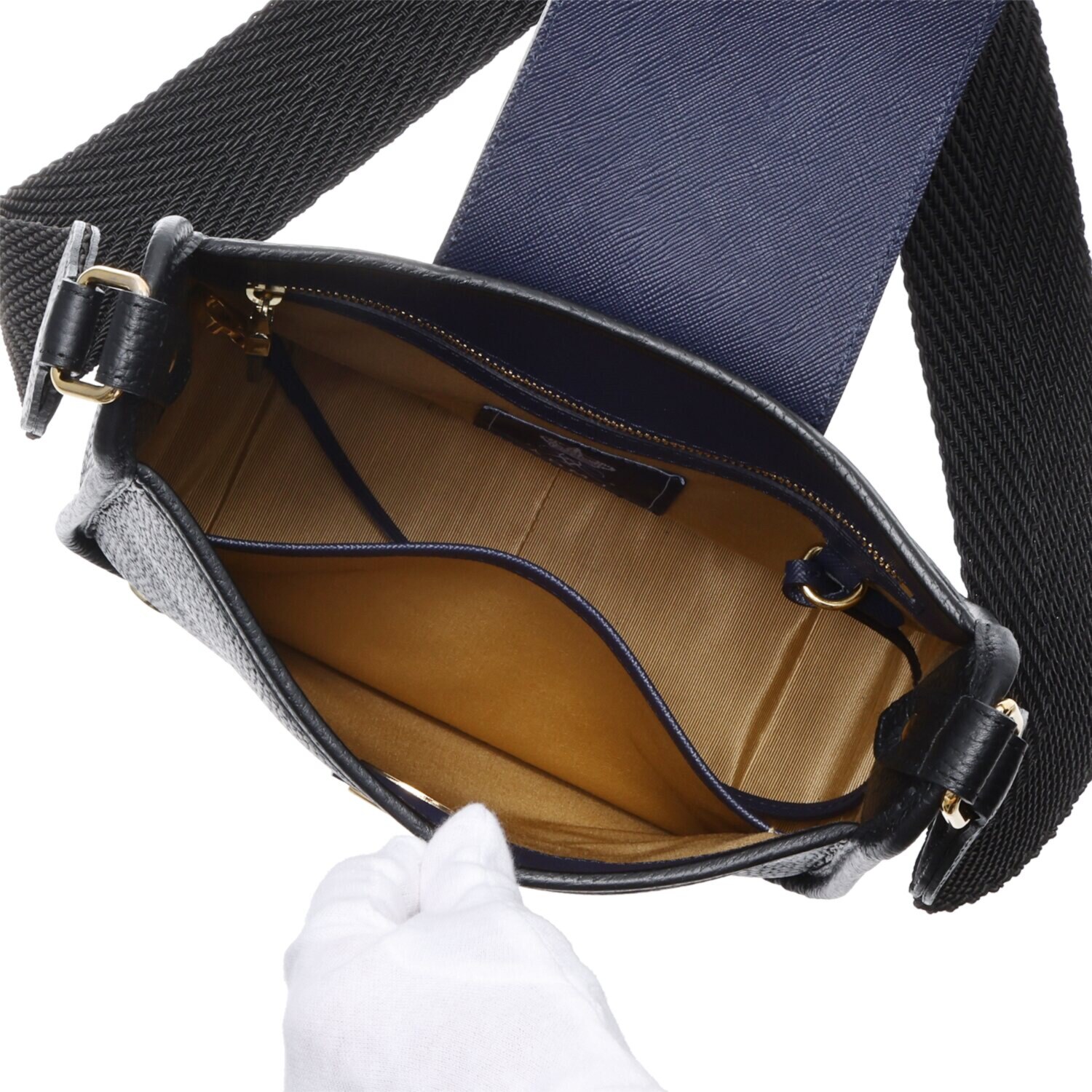 エーディーエムジェイ 牛革シュリンク型押し ターンロック クロスボディバッグ