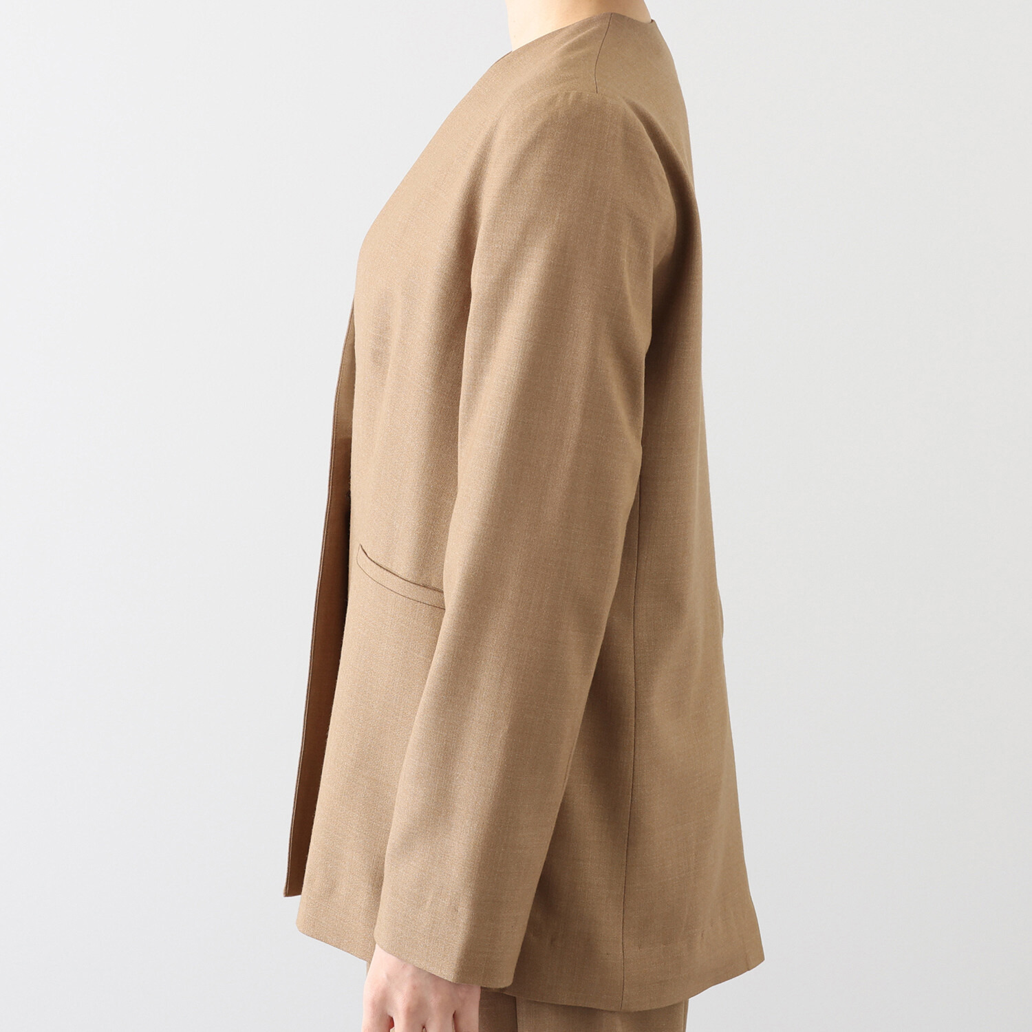 レア　ジェム 品良く、着やすく、美しく ウールトリアセテート混 ノーカラージャケット