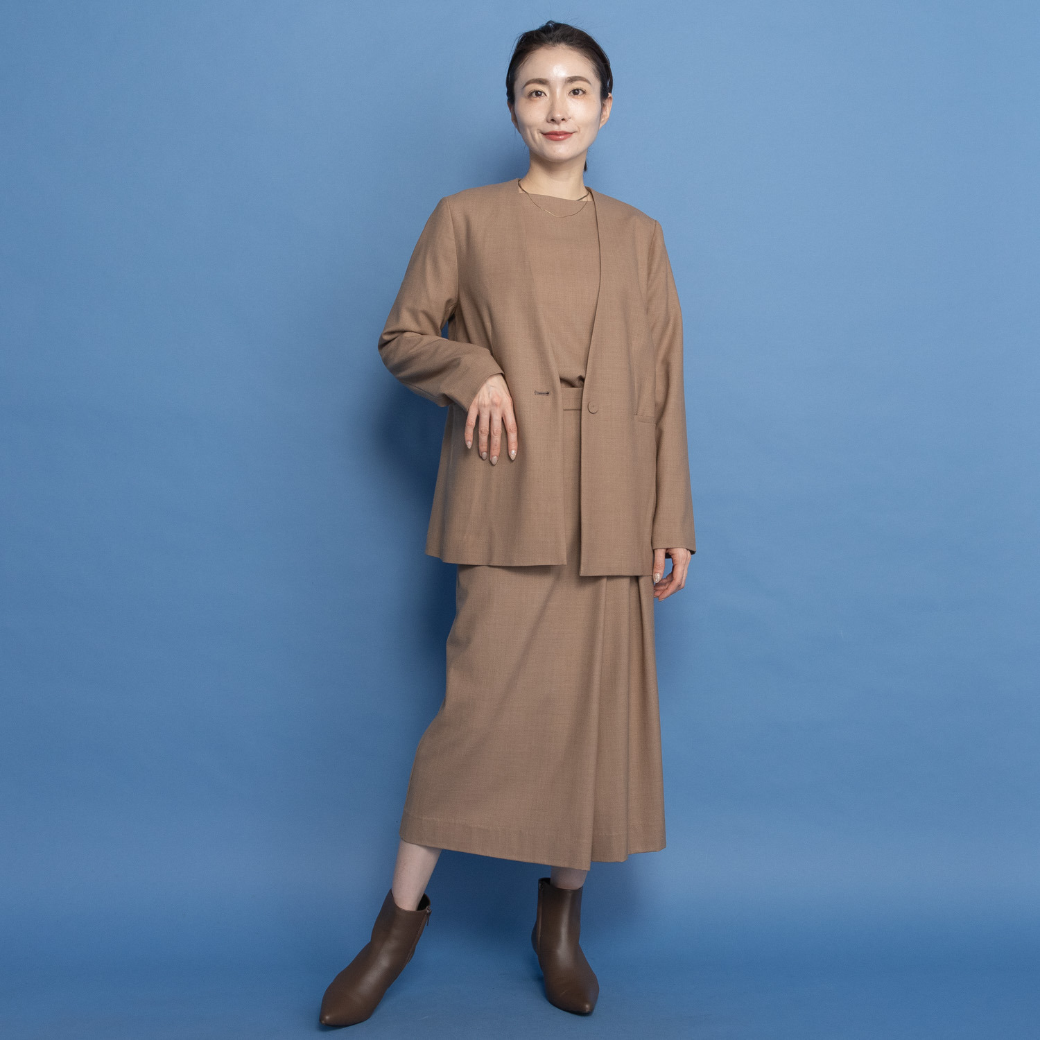 レア　ジェム 品良く、着やすく、美しく ウールトリアセテート混 ノーカラージャケット