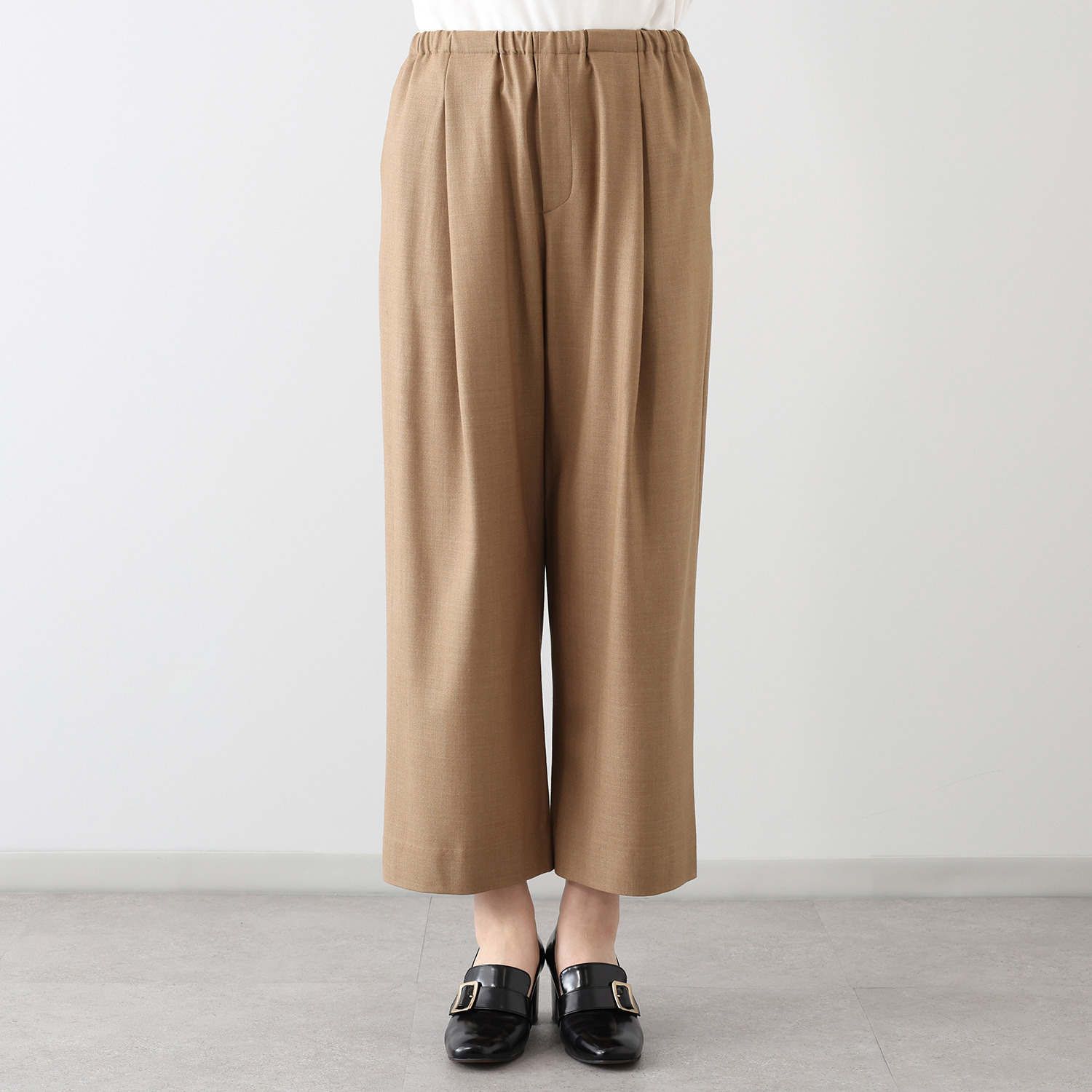 レア　ジェム 品良くラクに ウールトリアセテート混 タックストレートパンツ