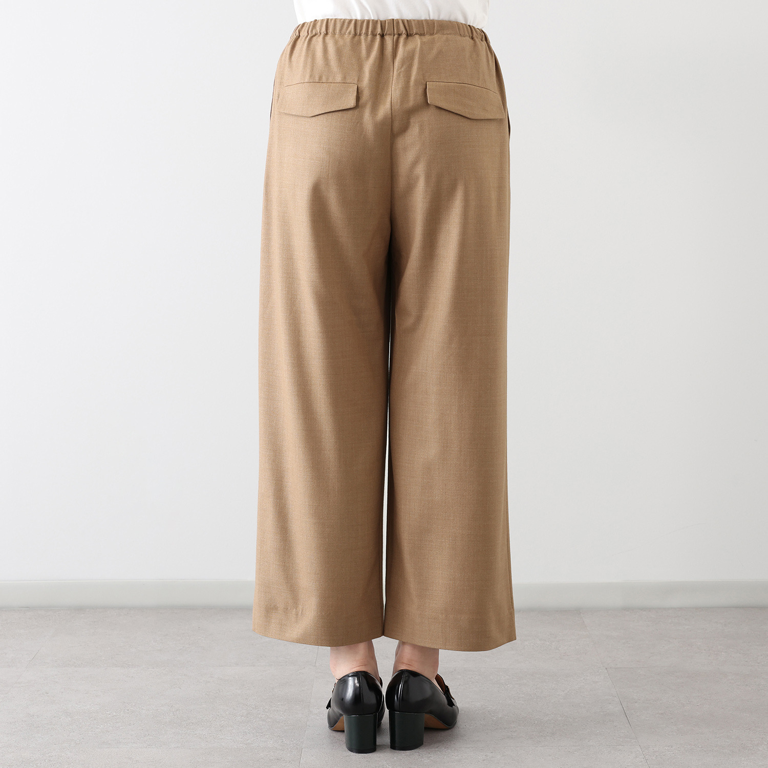 レア　ジェム 品良くラクに ウールトリアセテート混 タックストレートパンツ