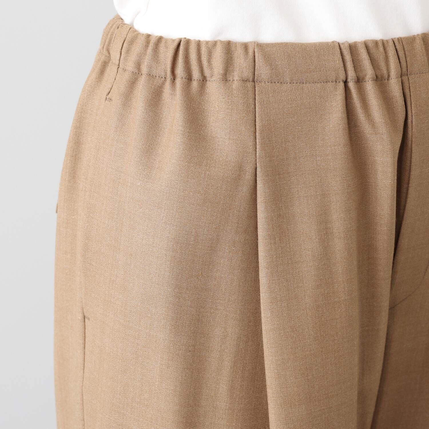 レア　ジェム 品良くラクに ウールトリアセテート混 タックストレートパンツ
