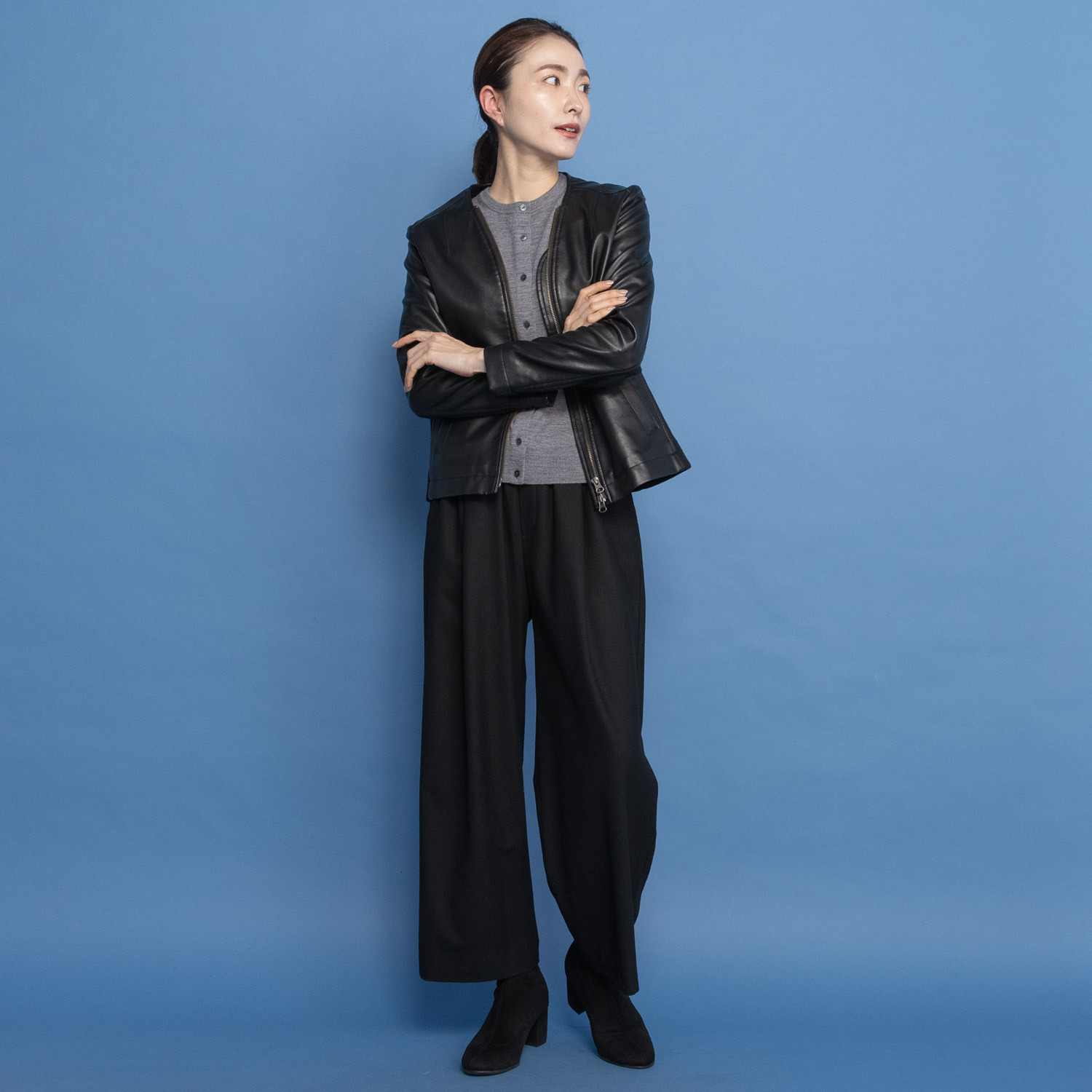 レア　ジェム 品良くラクに ウールトリアセテート混 タックストレートパンツ