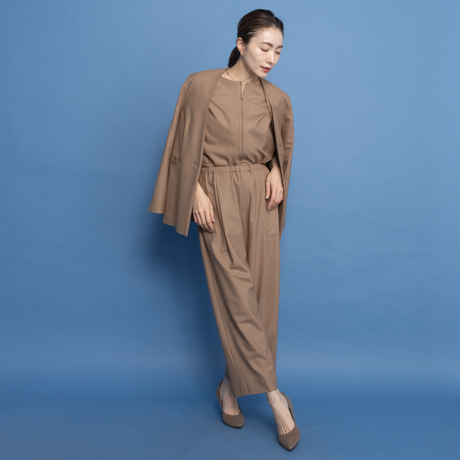 レア　ジェム 品良くラクに ウールトリアセテート混 タックストレートパンツ