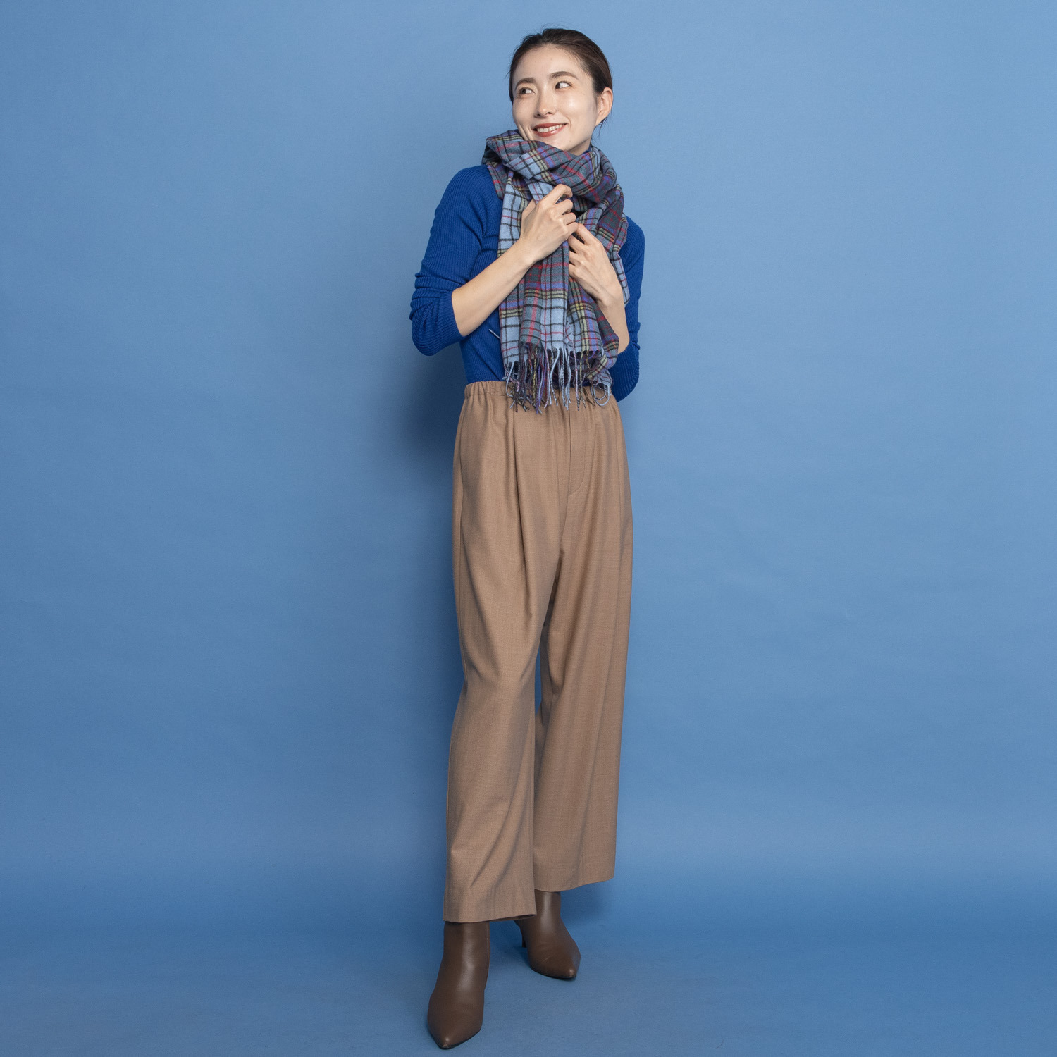 レア　ジェム 品良くラクに ウールトリアセテート混 タックストレートパンツ