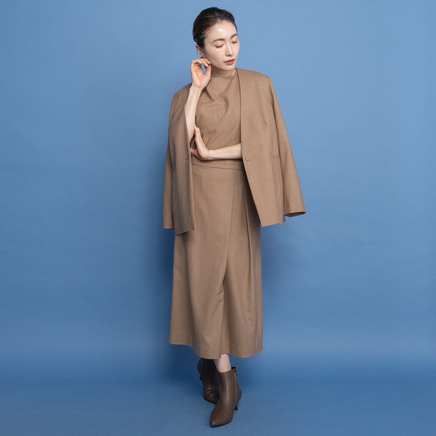 レア　ジェム ウールトリアセテート混 タックデザイン Ｉラインスカート