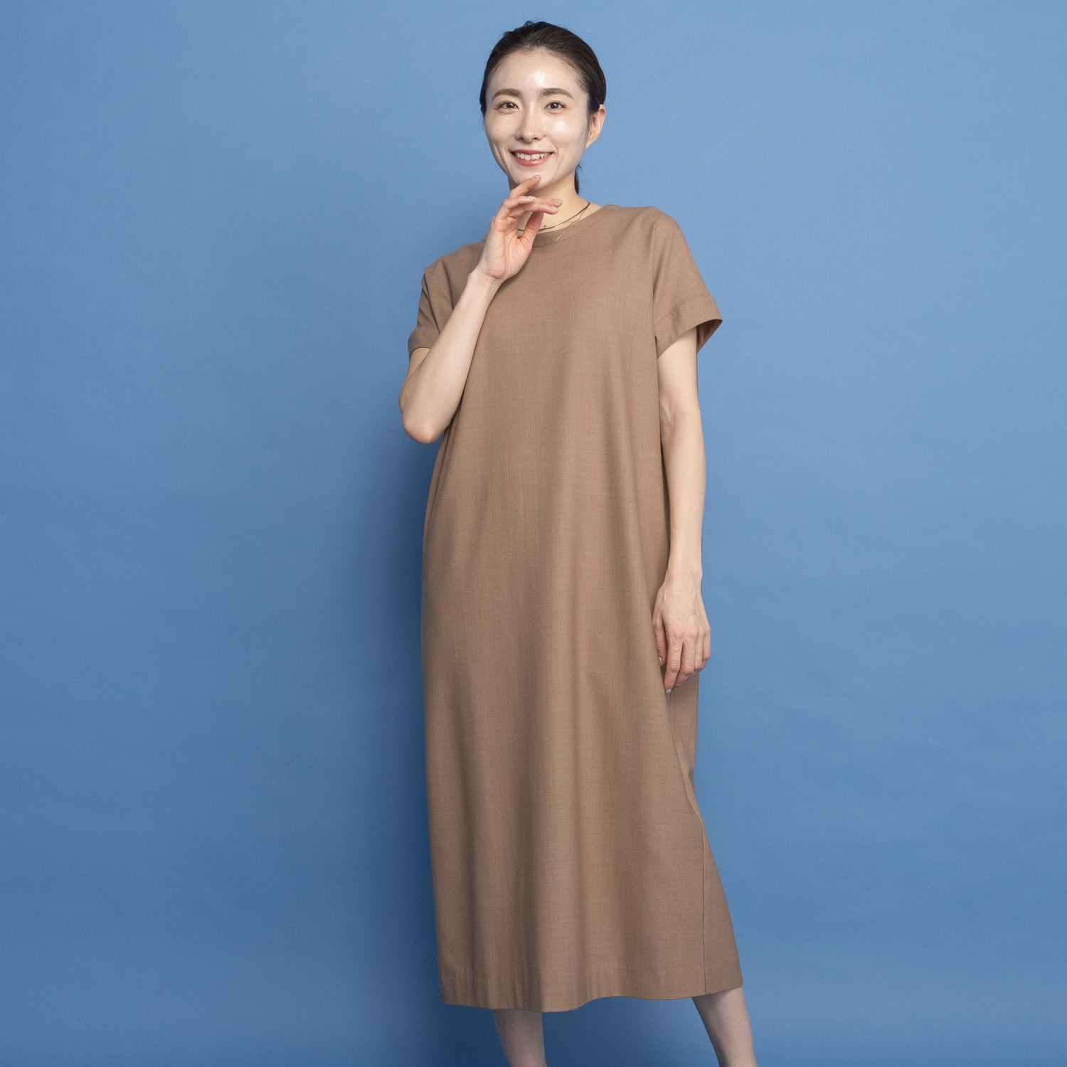 レア　ジェム ミニマルデザインで品良く ウールトリアセテート混 コクーンワンピース