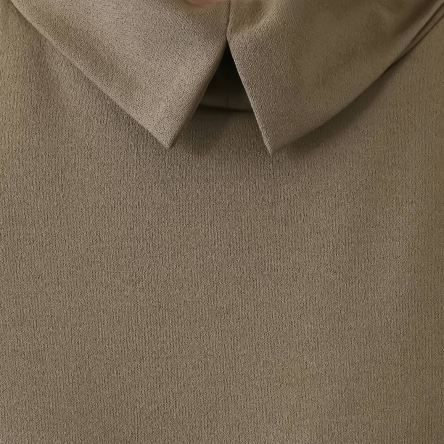 ヒロコ　デシネール チビスリット入り ロールカラー＆ 流れるフロントタックと ドレープが美しい バレルシルエット ワンピース