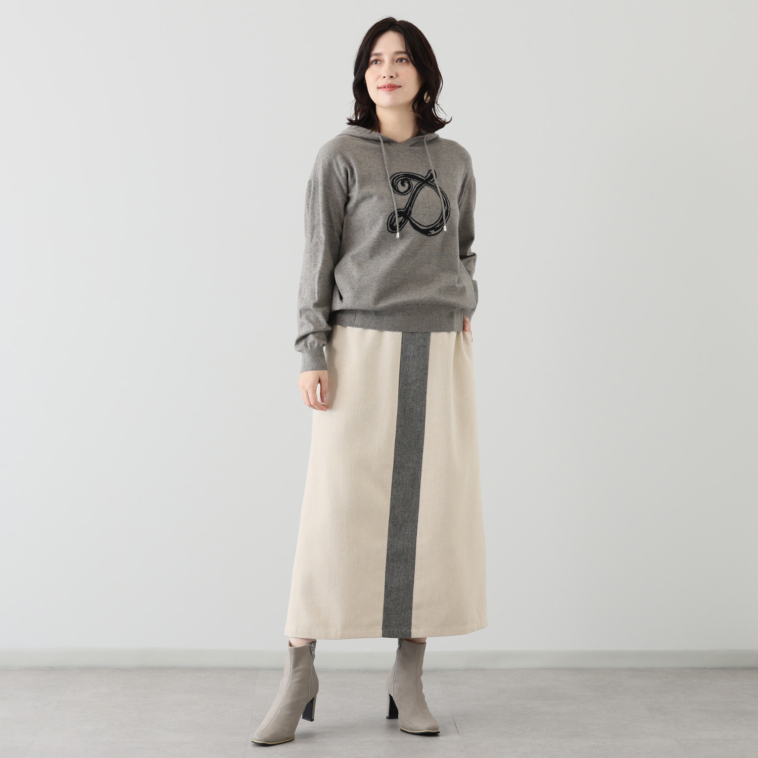 ウノ・ウノ・ドゥーエ ラインアクセントスカート