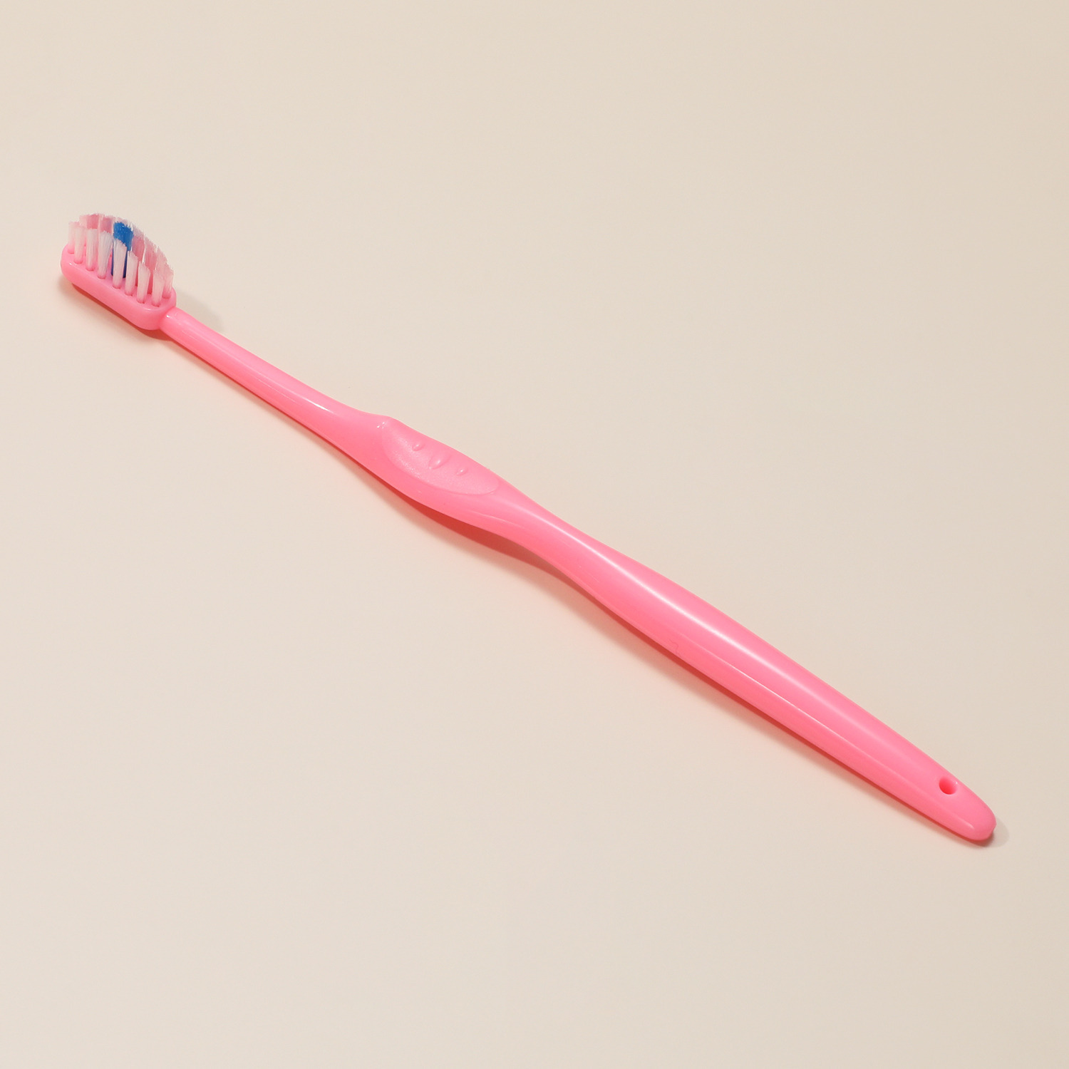 ピラミッド形状とタフトで 効率的に汚れを落とす！ “奇跡の歯ブラシＳＰ” ８色１３本セット